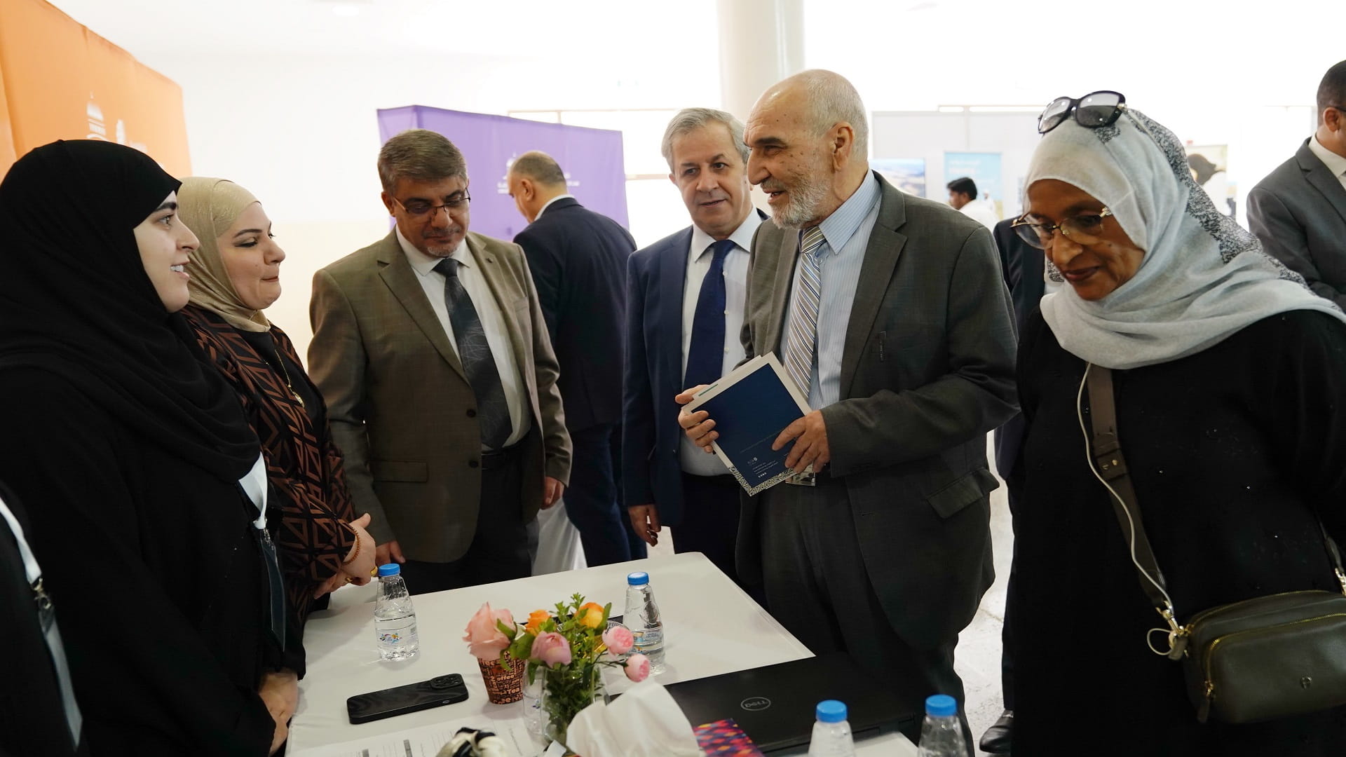 جامعة الشارقة تعرف طلبة الدراسات العليا ببرامجها الأكاديمية 