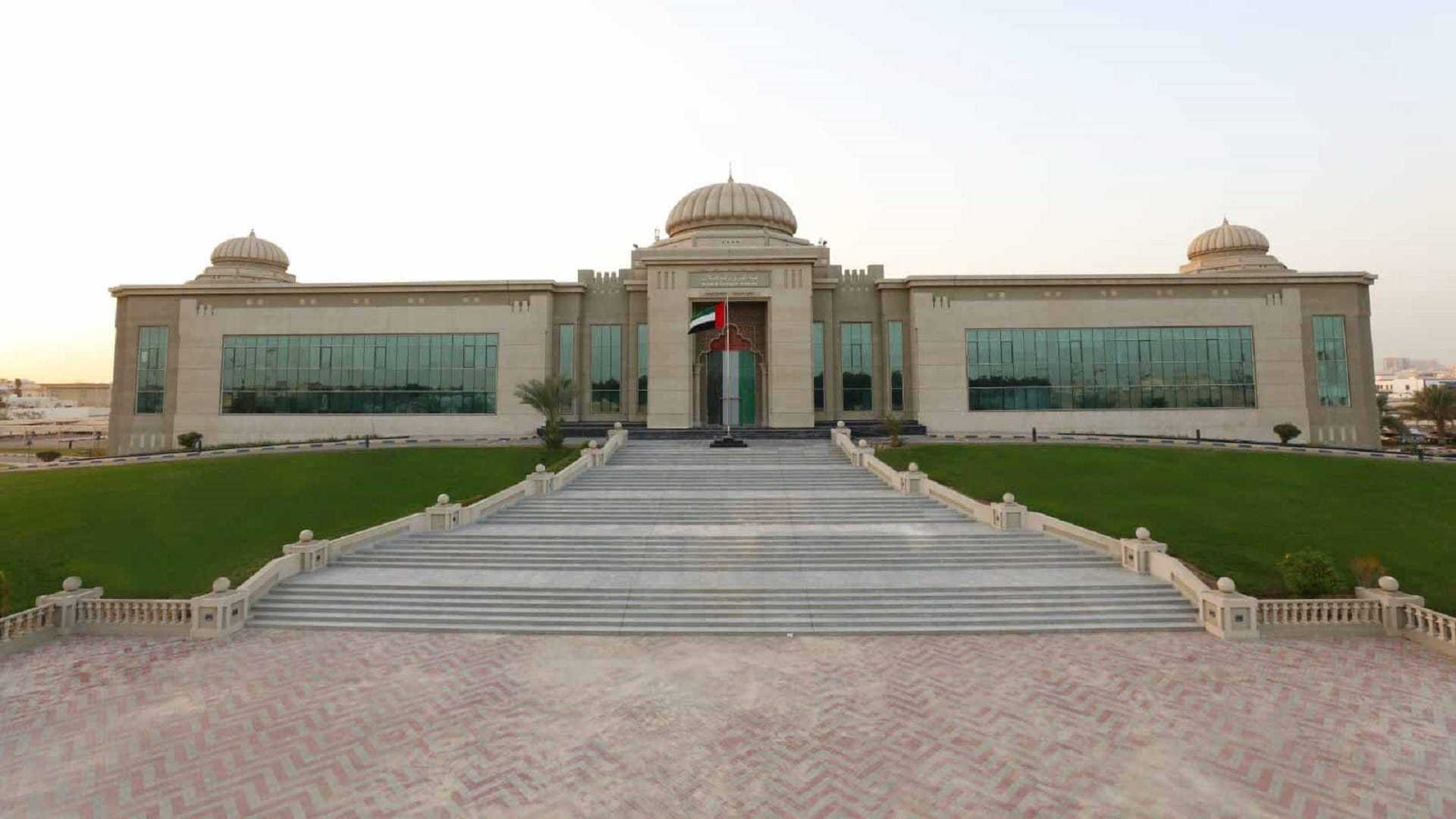 "طرق الشارقة" تصرف 9 ملايين و372 درهم لملاك أرقام مركبات الأجرة