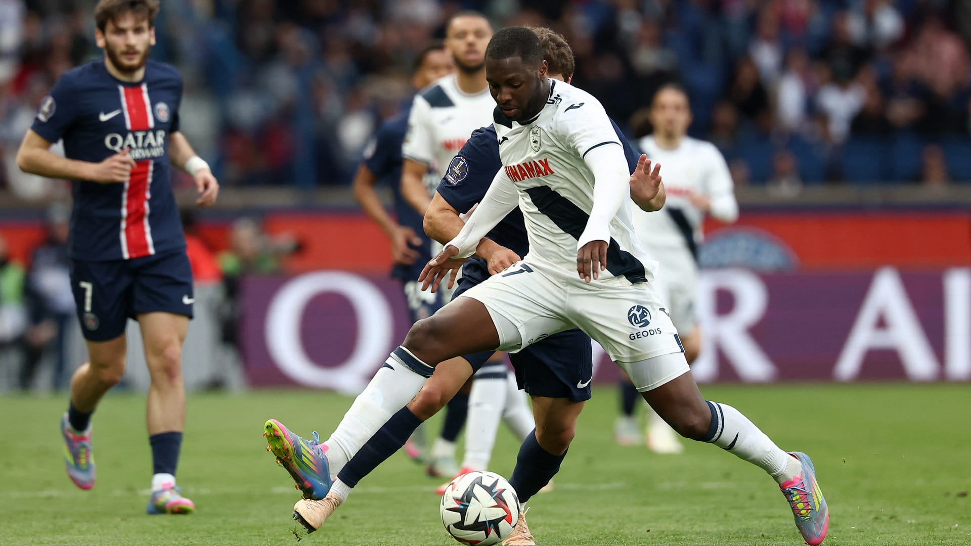 سان جيرمان يحافظ على سجله خالياً من الهزائم في الدوري الفرنسي 