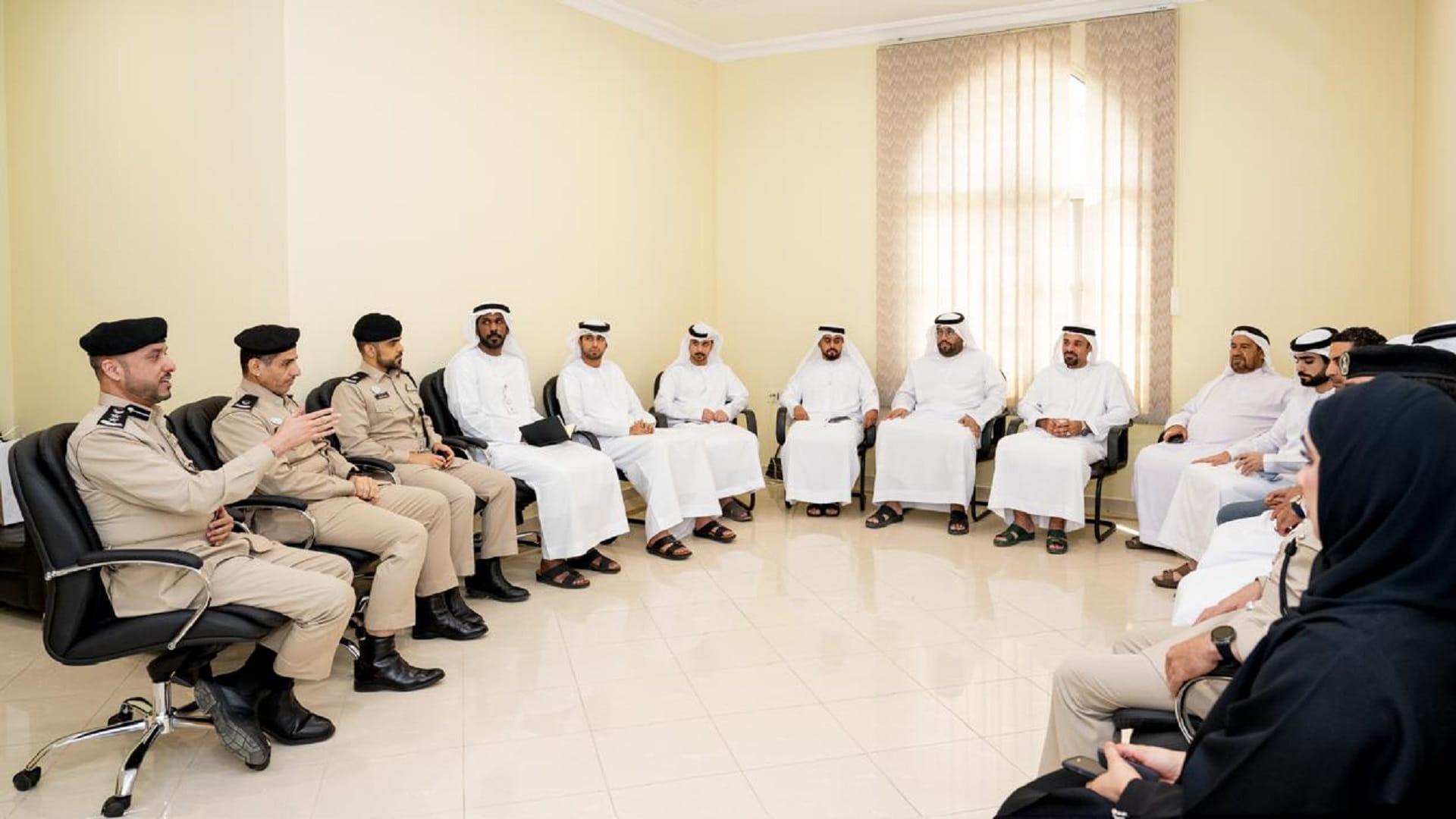 لتطوير مستوى الخدمات.. شرطة الشارقة تنظم جلسة حوارية مع المتعاملين 