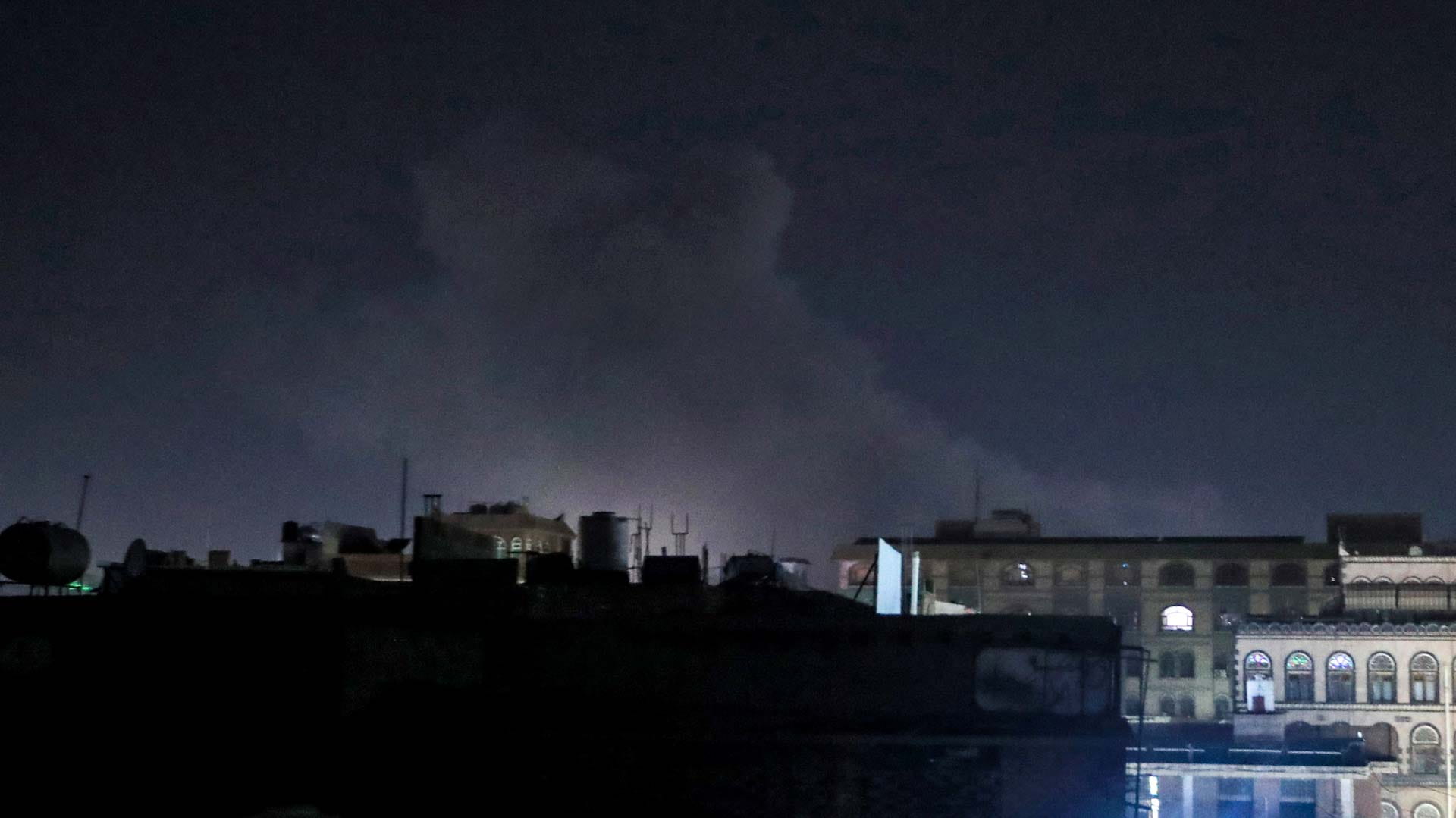 ضربات جوية أميركية تستهدف صنعاء تسفر عن سقوط 12 قتيلاً