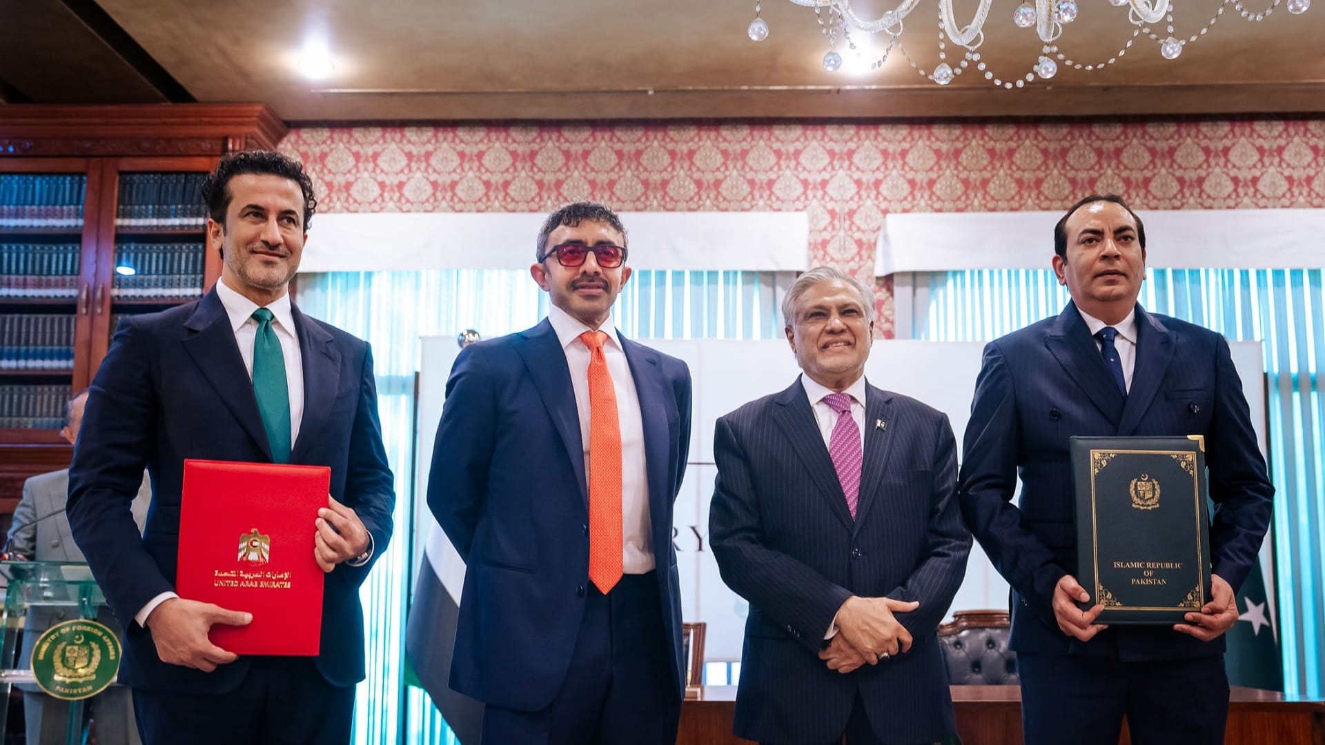 UAE, Pakistani FMs discuss enhancing bilateral ties 