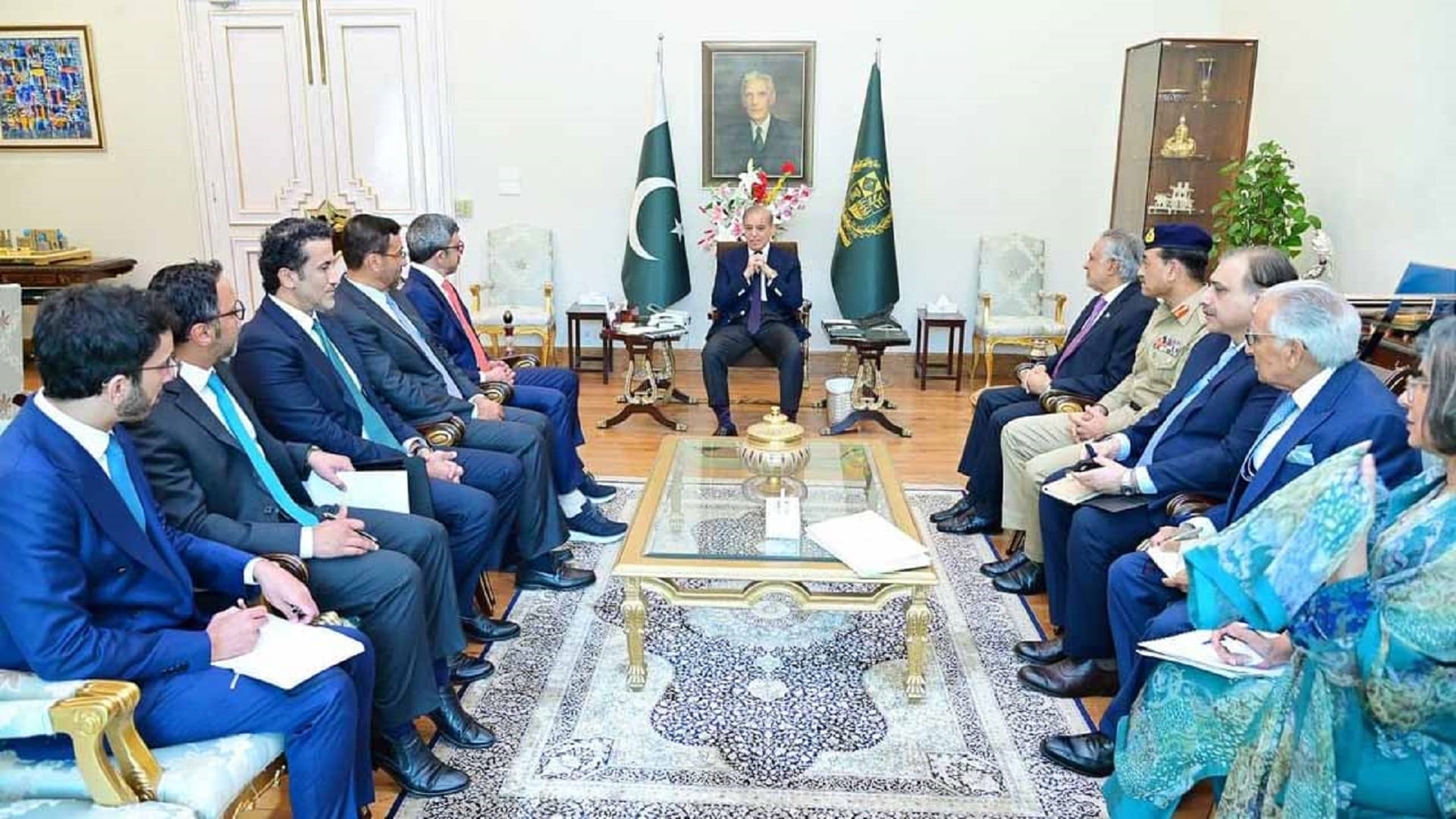 عبد الله بن زايد ورئيس وزراء باكستان يبحثان سبل تعزيز التعاون 