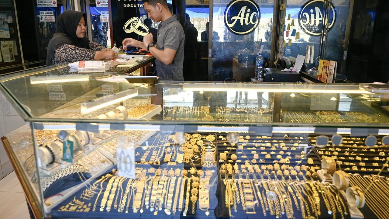 Gold surpasses $3,500 for the first time in history 