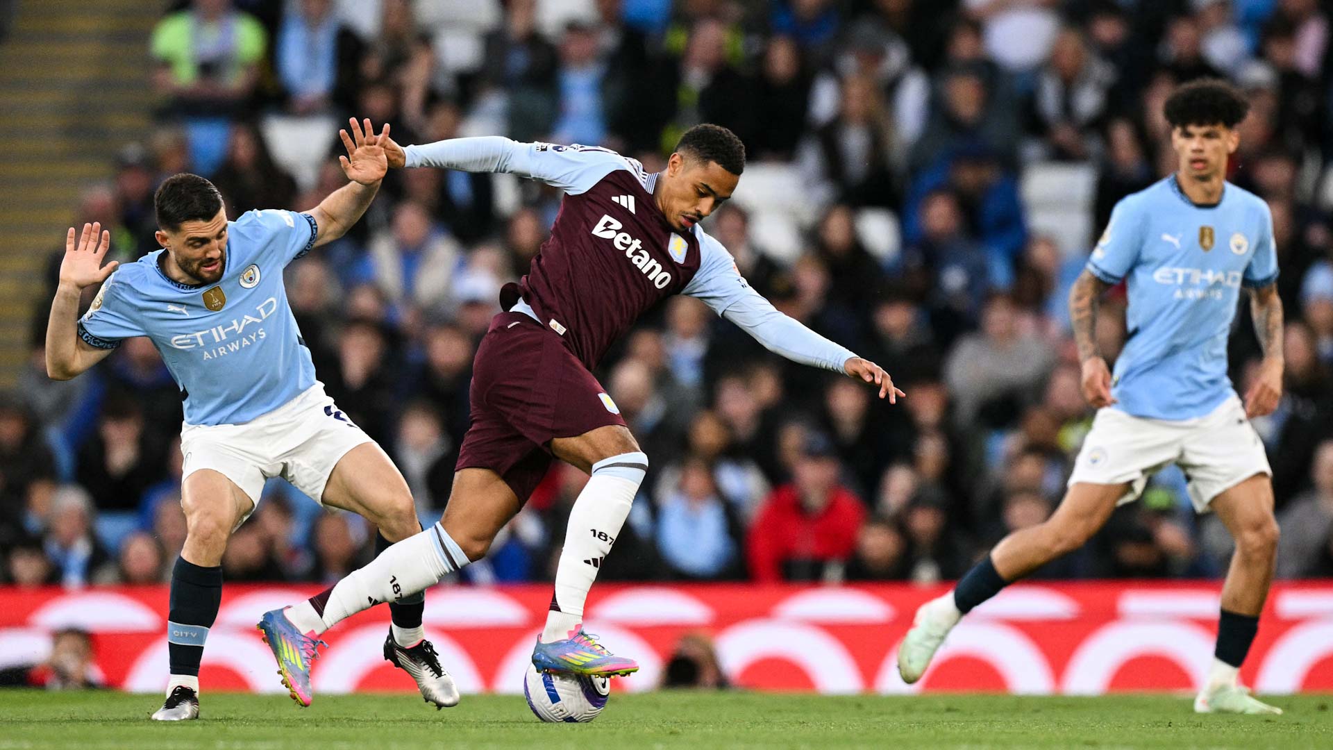 مانشستر سيتي يخطف المركز الثالث في الدوري الإنجليزي  