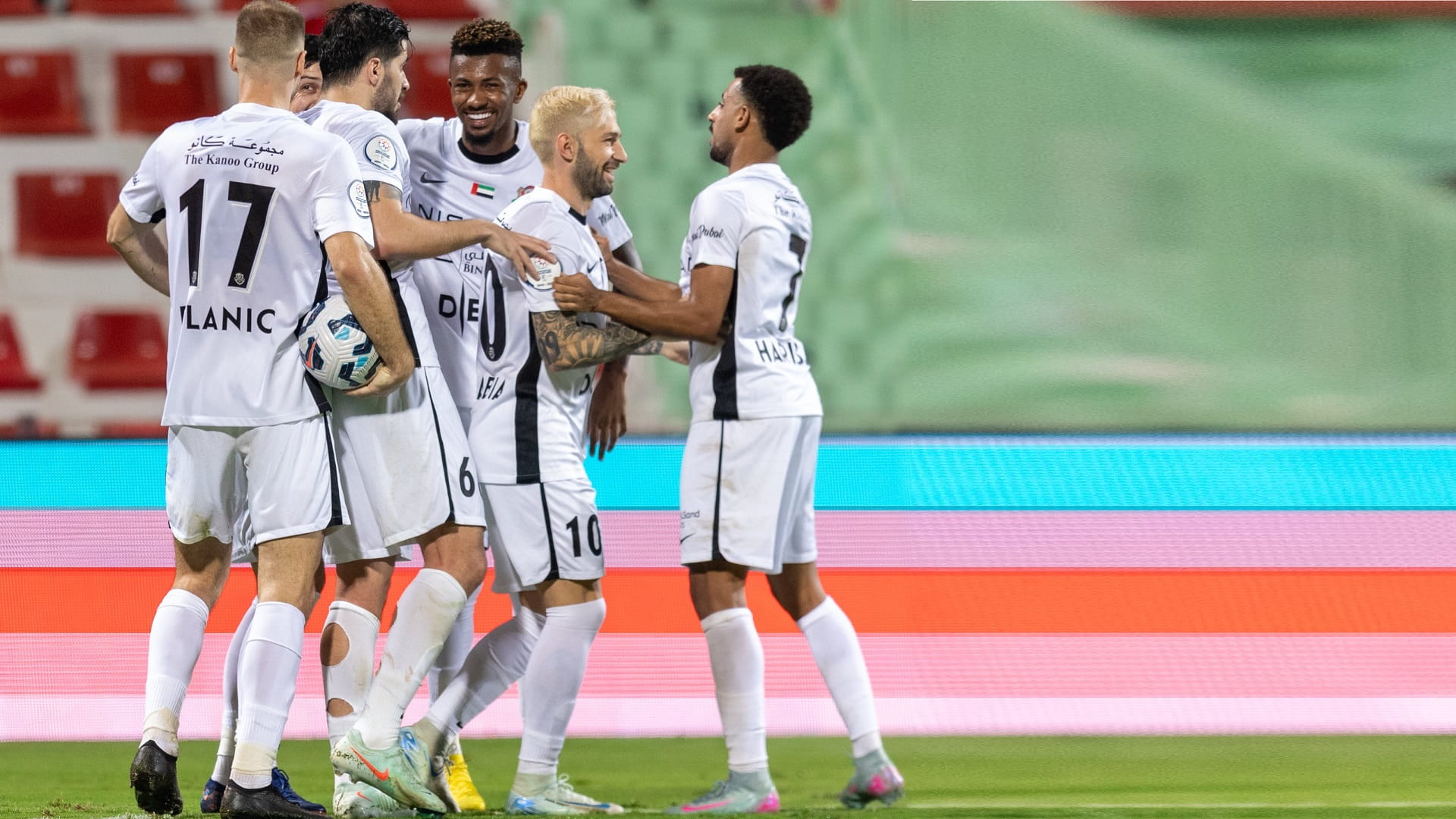 دوري أدنوك للمحترفين.. شباب الأهلي والشارقة يواصلان مطاردة الصدارة