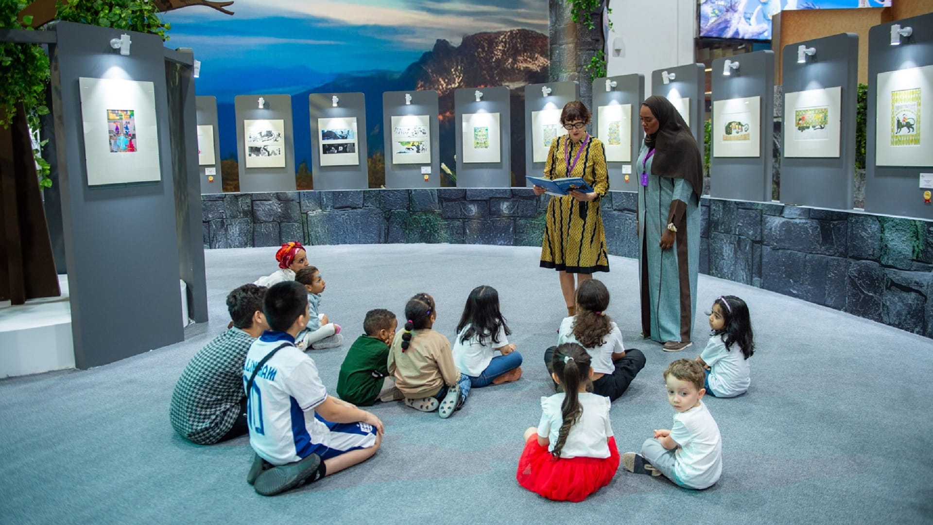 Young readers explore storytelling, illustration with top artist 