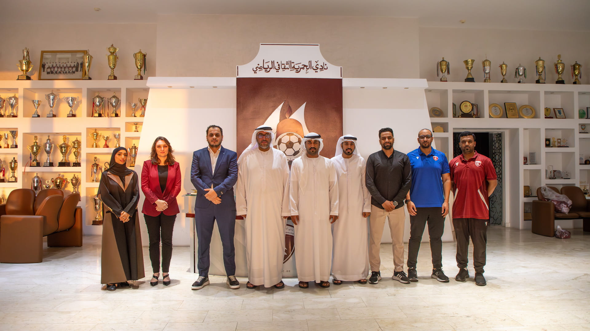 نادي الحمرية يبحث سبل تعزيز التعاون الإعلامي مع جميعة الصحفيين