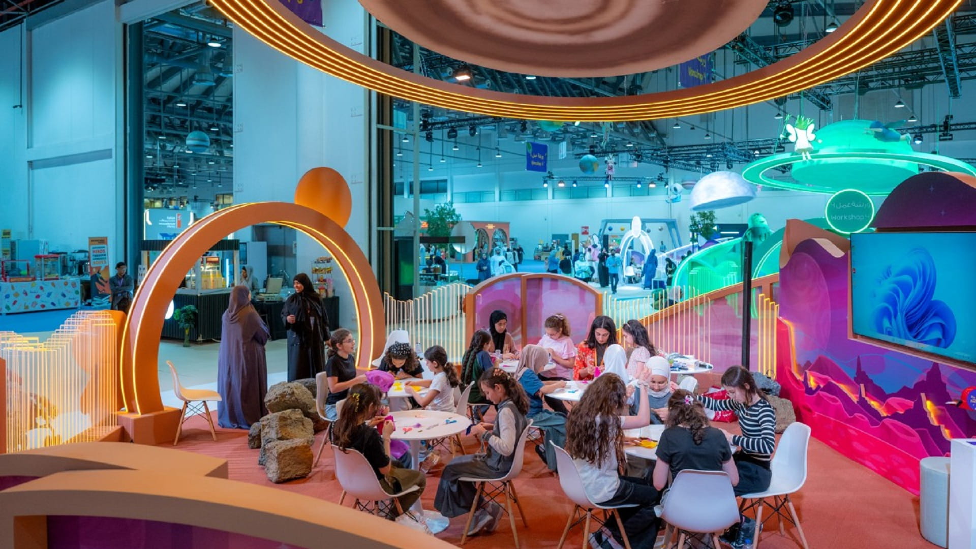 "حقيبة الزمن الجميل" تُنعش ذاكرة الصغار في "الشارقة القرائي للطفل" 