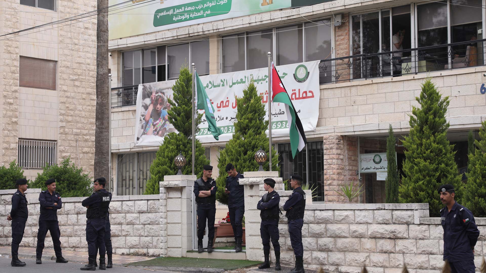 بعد تورطها في مؤامرة دنيئة..حزم الأردن يضرب عبث "الإخوان المسلمين" 