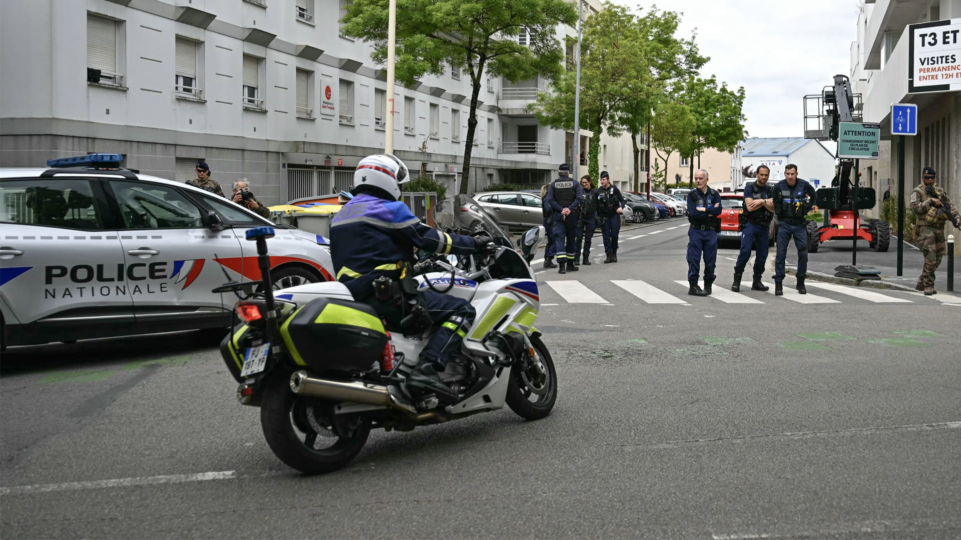 لسبب غير معروف.. تلميذ يقتل زميله ويصيب 3 بالسكين في فرنسا