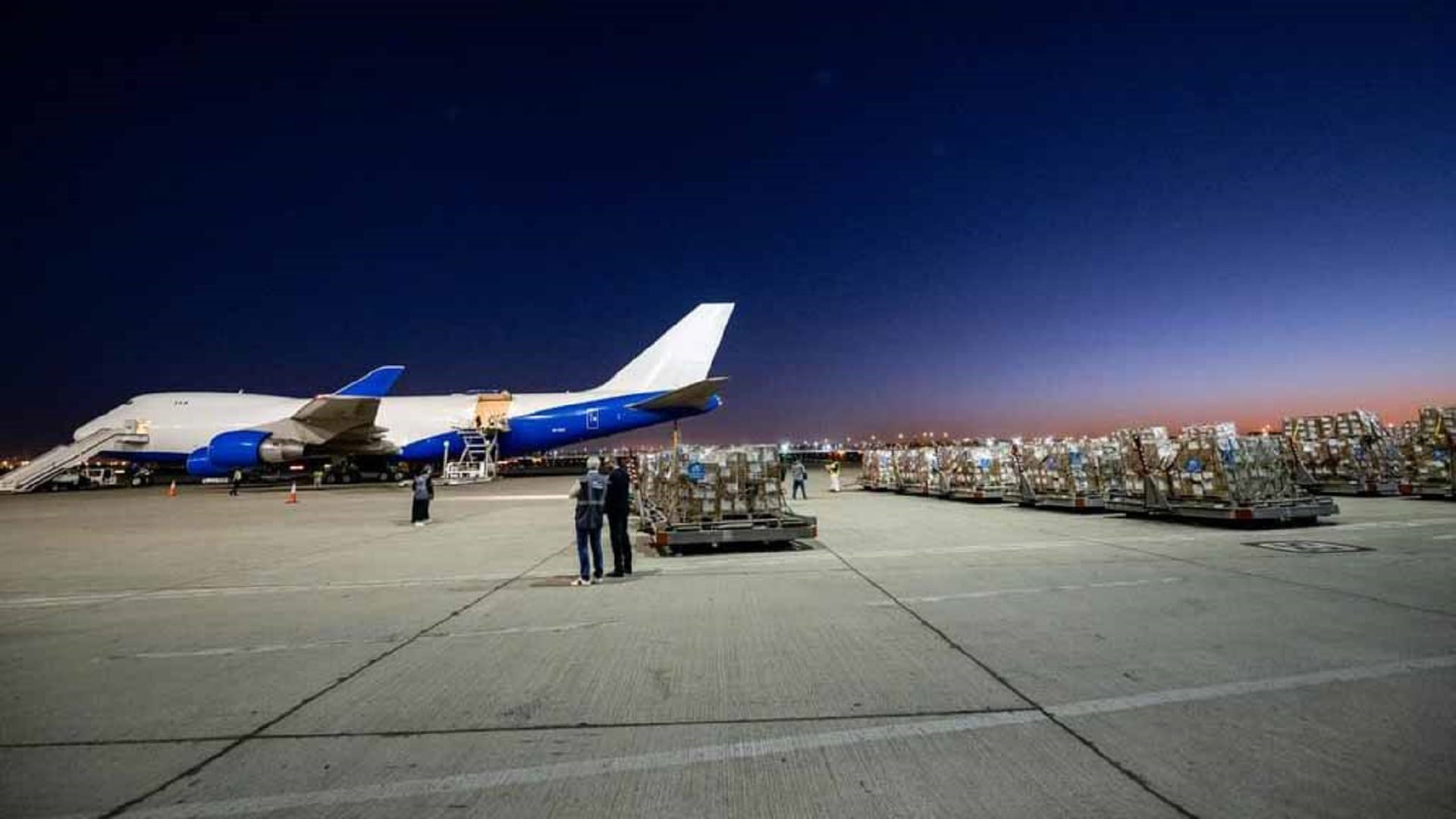 دبي الإنسانية تواصل تسيير الجسر الجوي لإغاثة أهالي غزة 