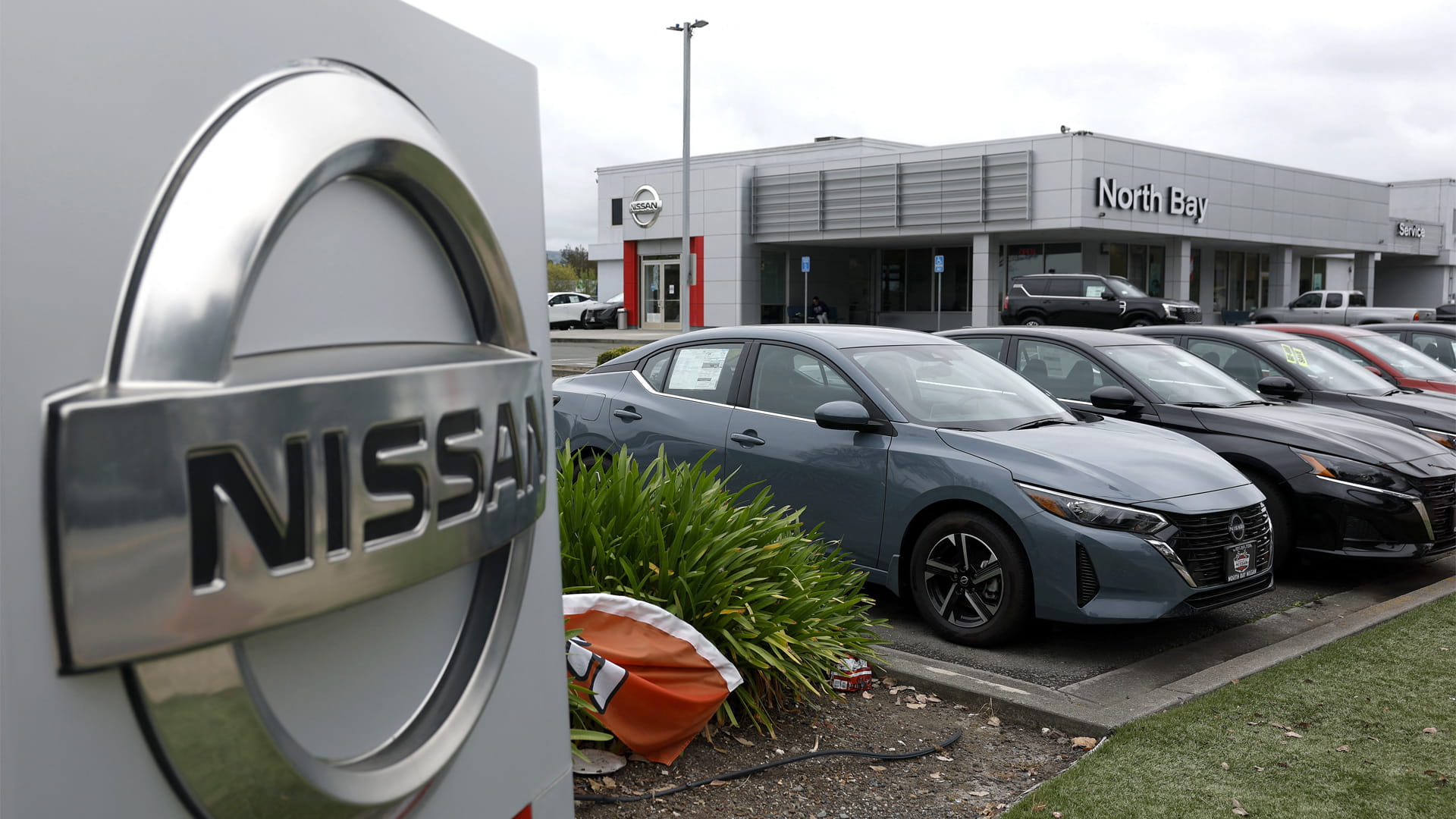 نيسان اليابانية تتوقع تسجيل خسائر سنوية تصل إلى 5,3 مليارات دولار 