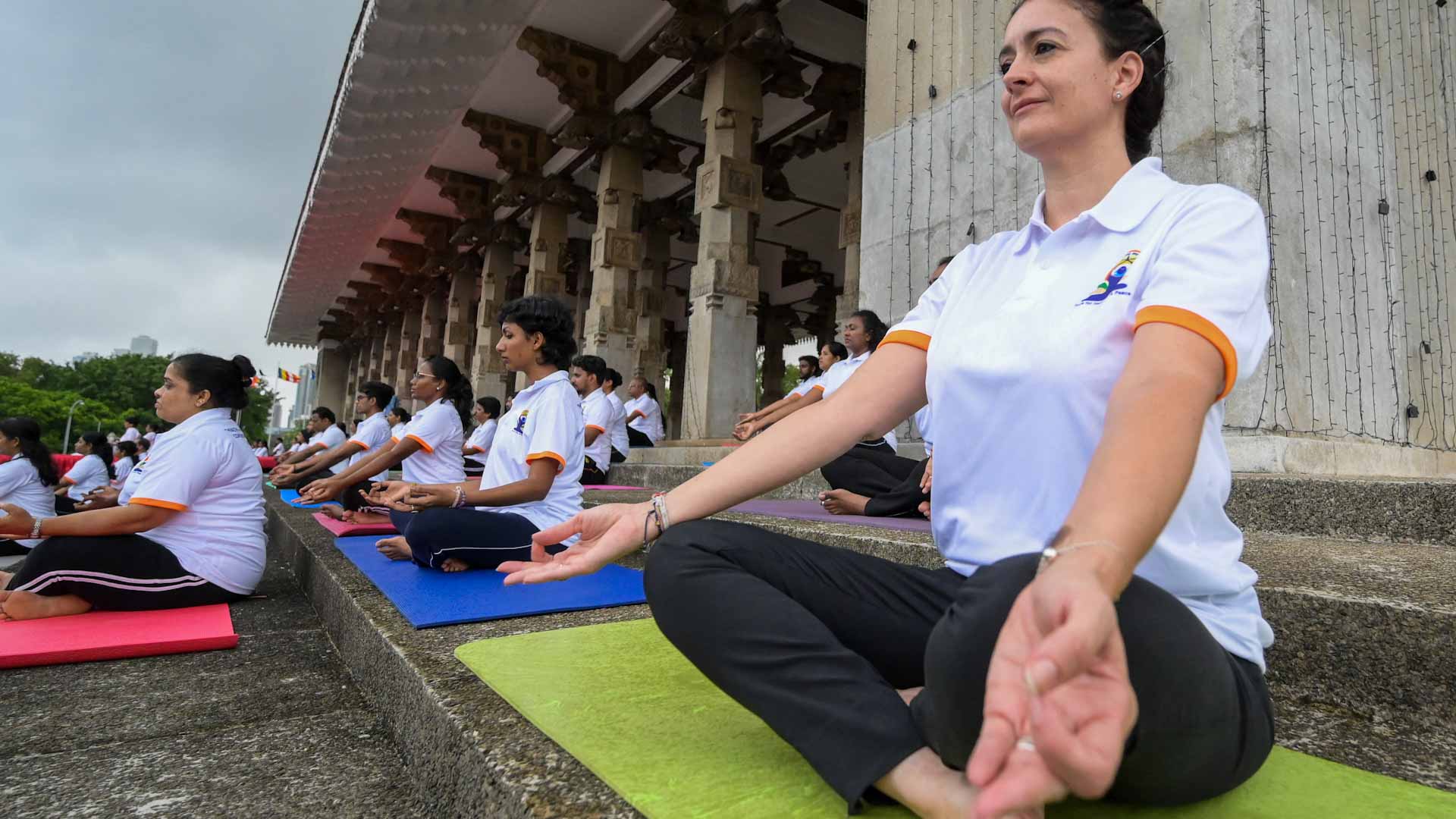 دراسة أسترالية: "اليوغا" خيار علاجي واعد لمرضى آلام الركبة 