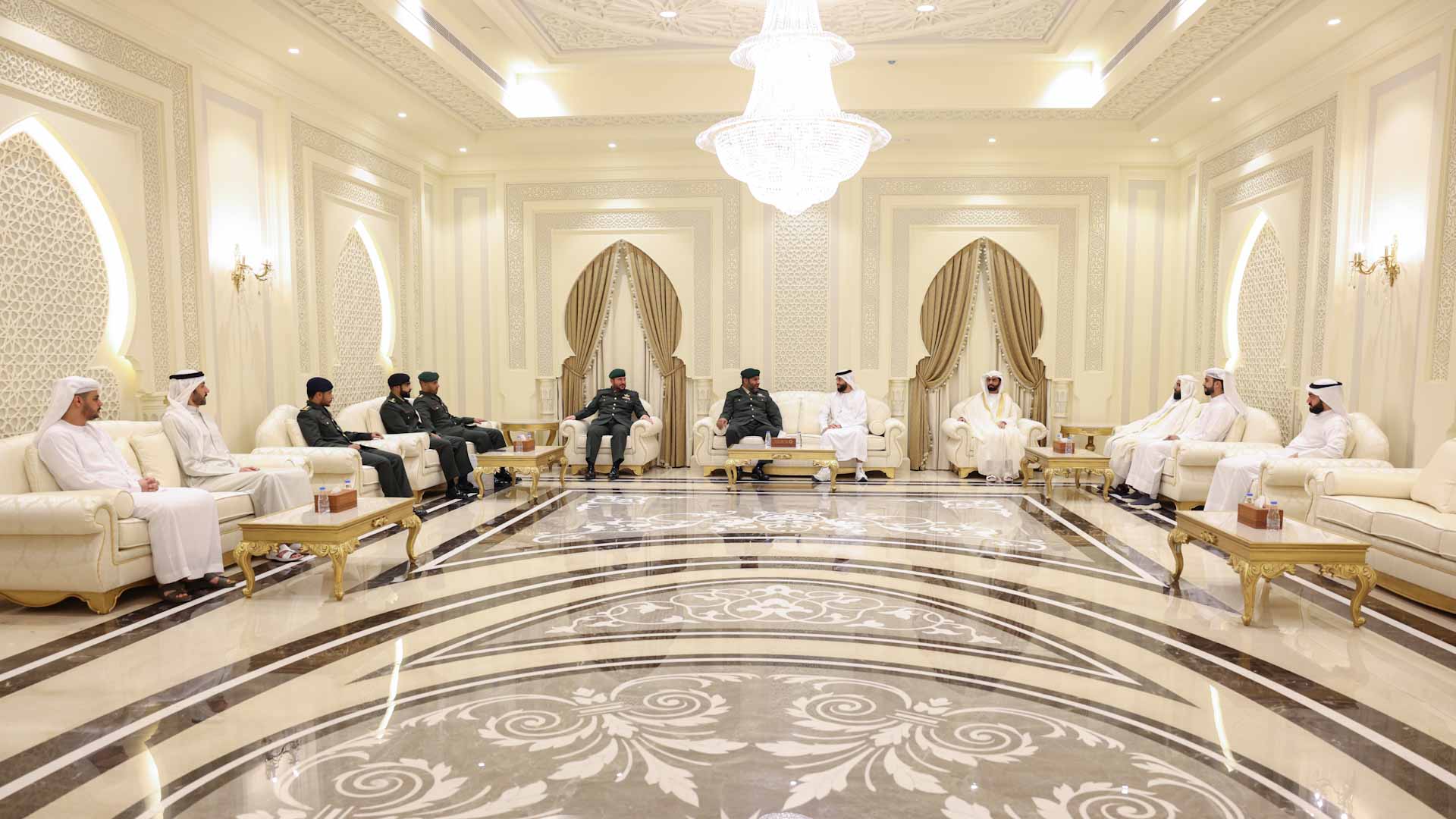 مجمع القرآن الكريم في الشارقة يستقبل وفداً من وزارة الدفاع  