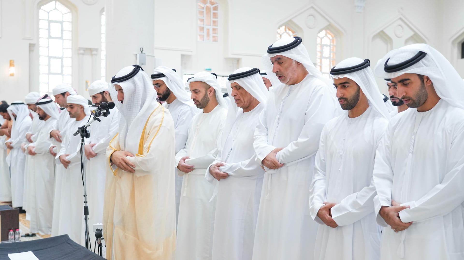 Saud bin Saqr performs funeral prayer for Sheikha Moza Al Habsi 