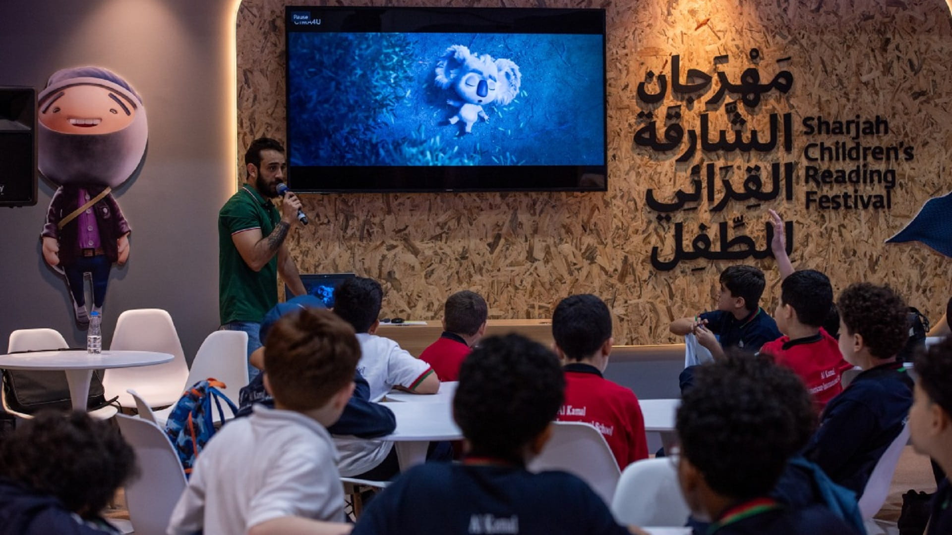 طلبة المدارس يتعرفون على طرق دبلجة ألعاب الفيديو بالمهرجان القرائي 