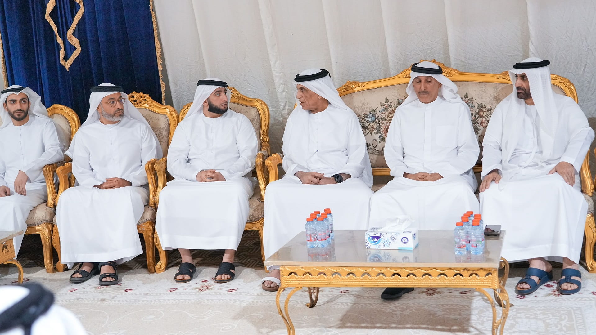 سعود بن صقر يقدم واجب العزاء بوفاة الشيخة موزة الحبسي 