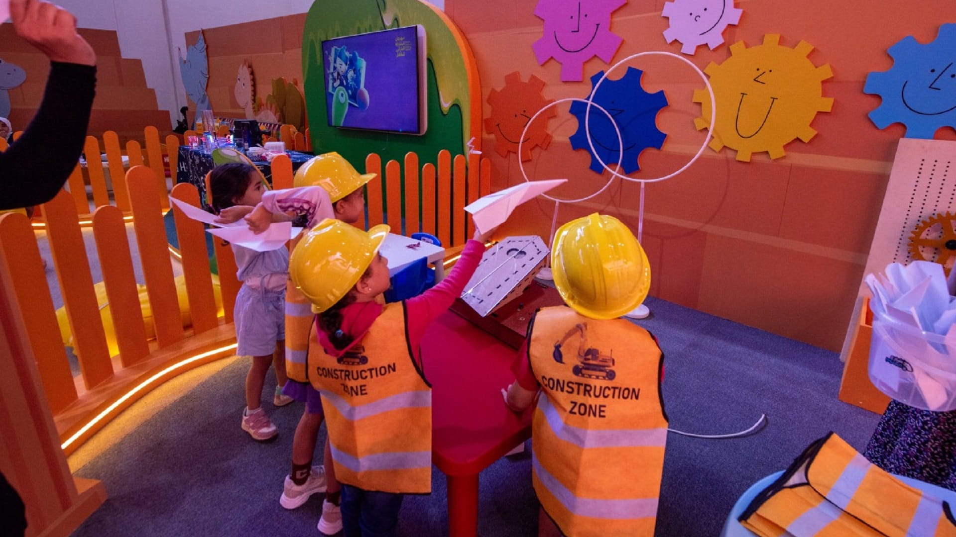 متحف صُناع المستقبل يعزز شغف المعرفة بمهرجان الشارقة القرائي للطفل 