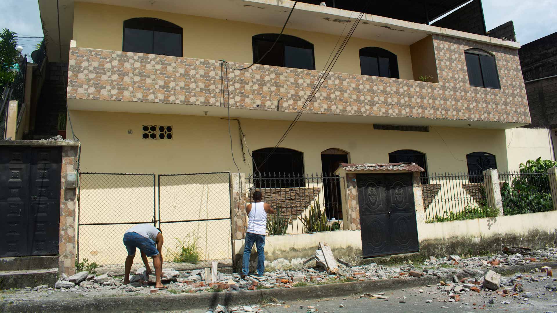 إصابة 29 شخصاً جراء الزلزال الذي ضرب الإكوادور  