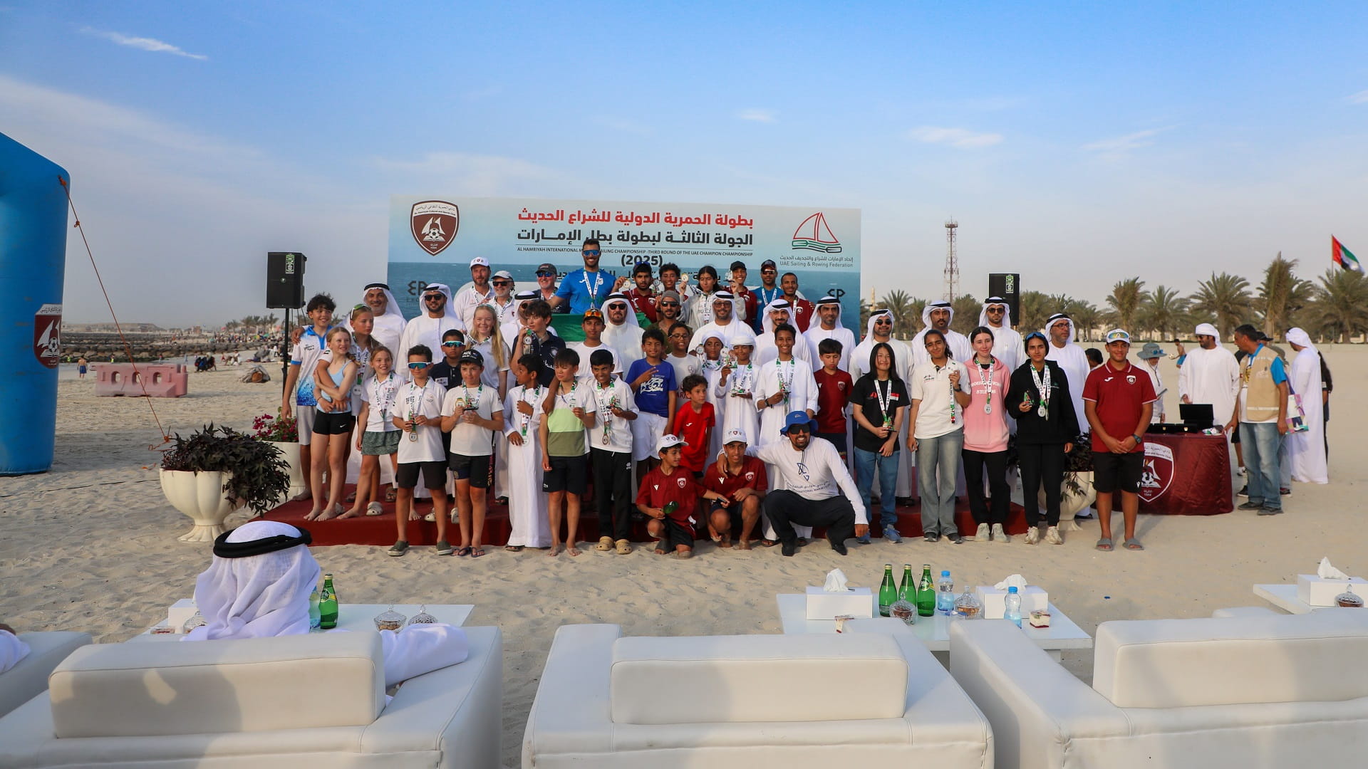 أحمد بن حمدان يشهد ختام بطولة الحمرية الدولية للشراع الحديث   