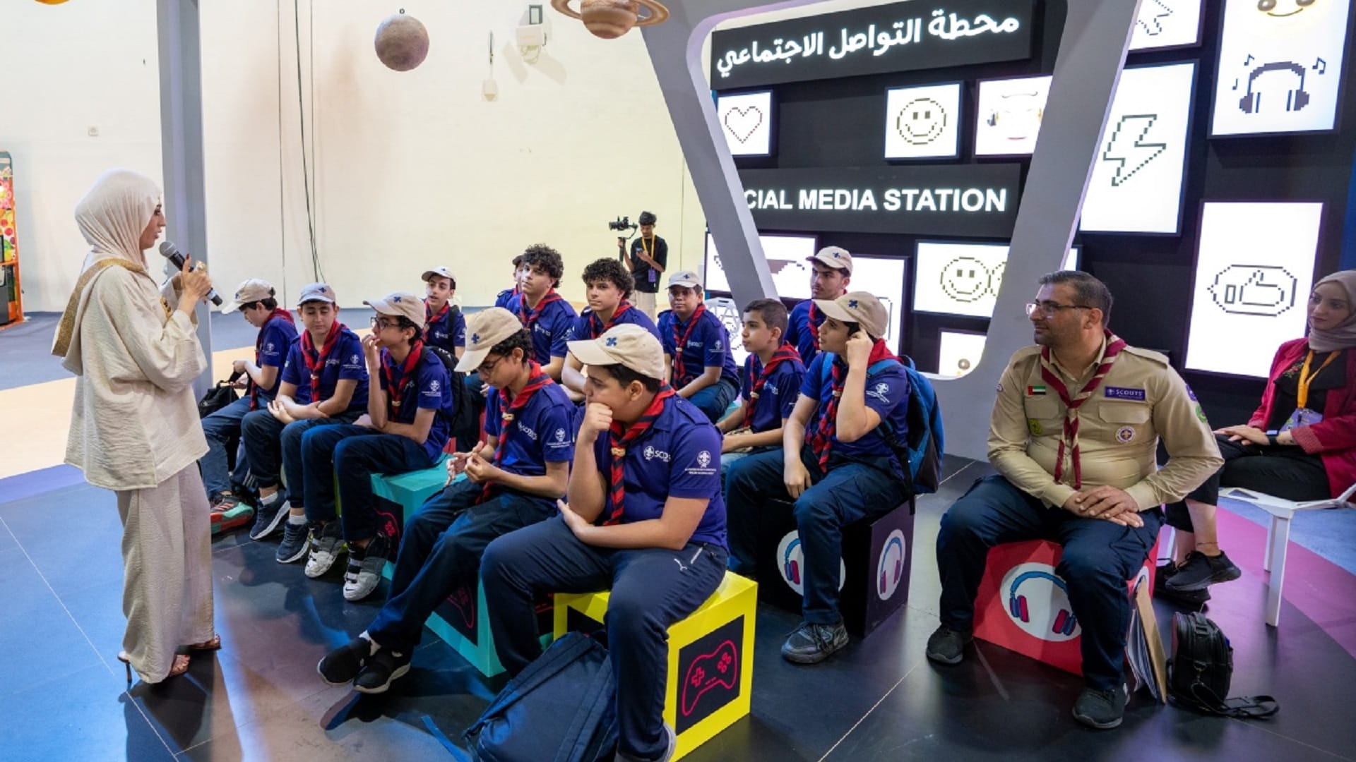 "الشارقة القرائي" يطلع الأطفال على أفضل استخدام للتواصل الاجتماعي 