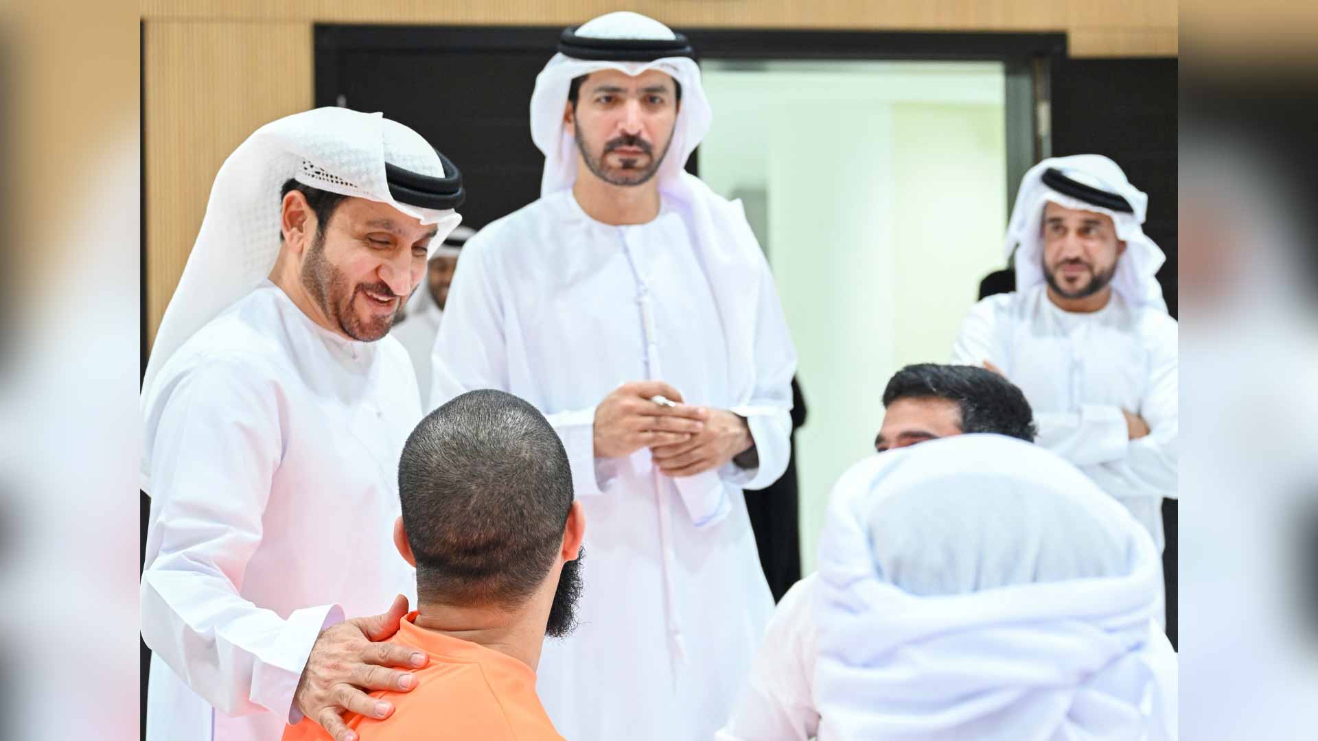 شرطة الشارقة ترسخ قيم الإصلاح عبر ملتقى أسري احتضن 25 نزيلاً  