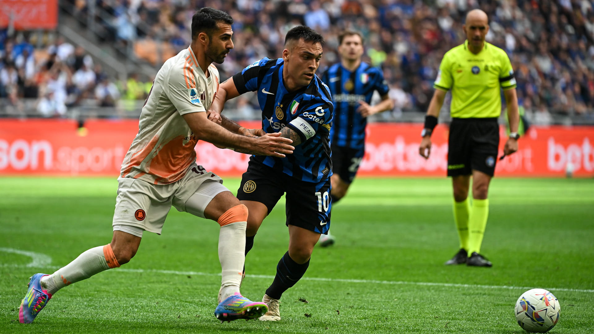 إنتر يسقط أمام روما ويمهد طريق الصدارة لنابولي في الكالتشيو 