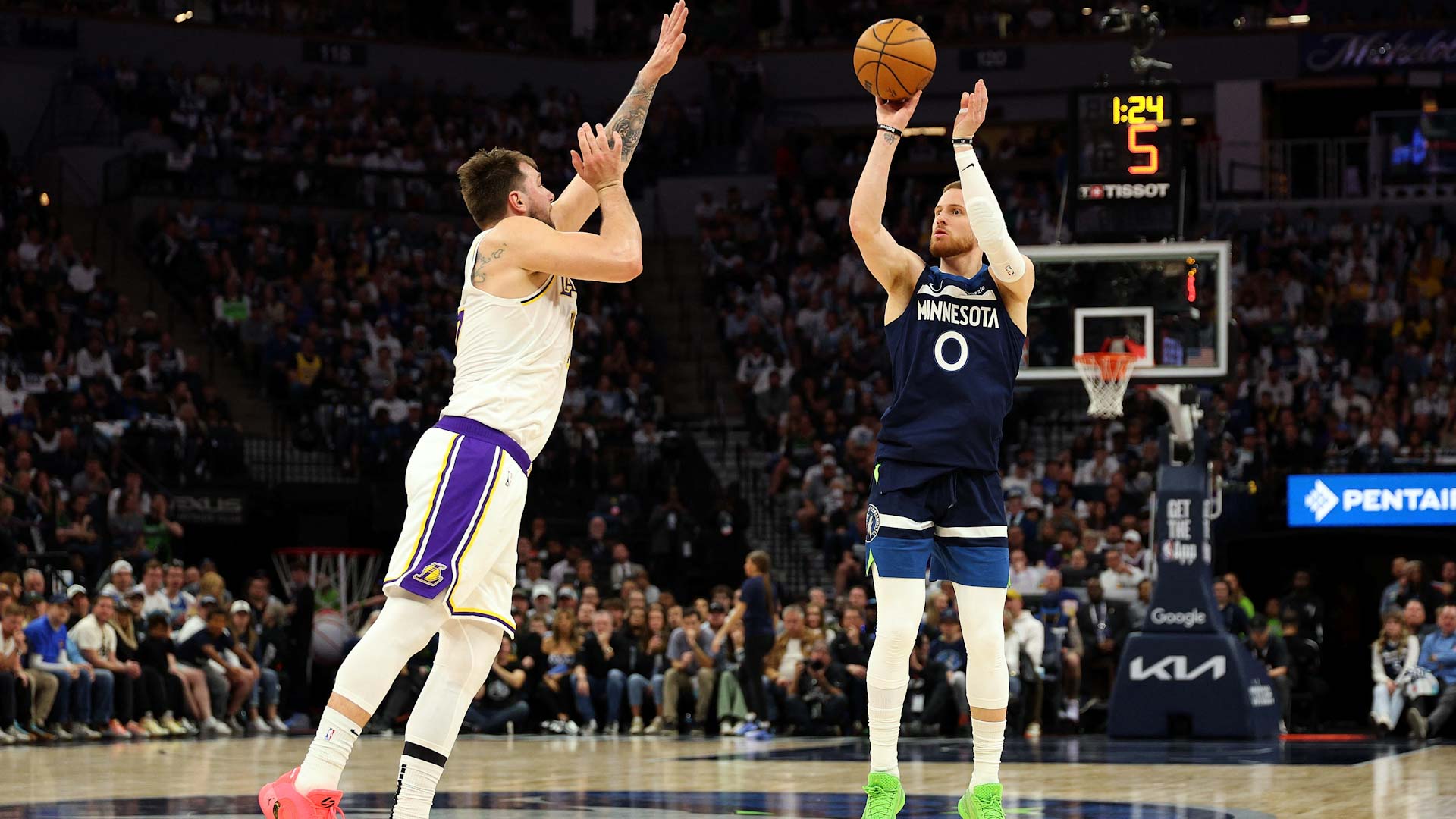 مينيسوتا يتقدم على ليكرز ويقترب من التأهل لنصف نهائي الـ"NBA"  