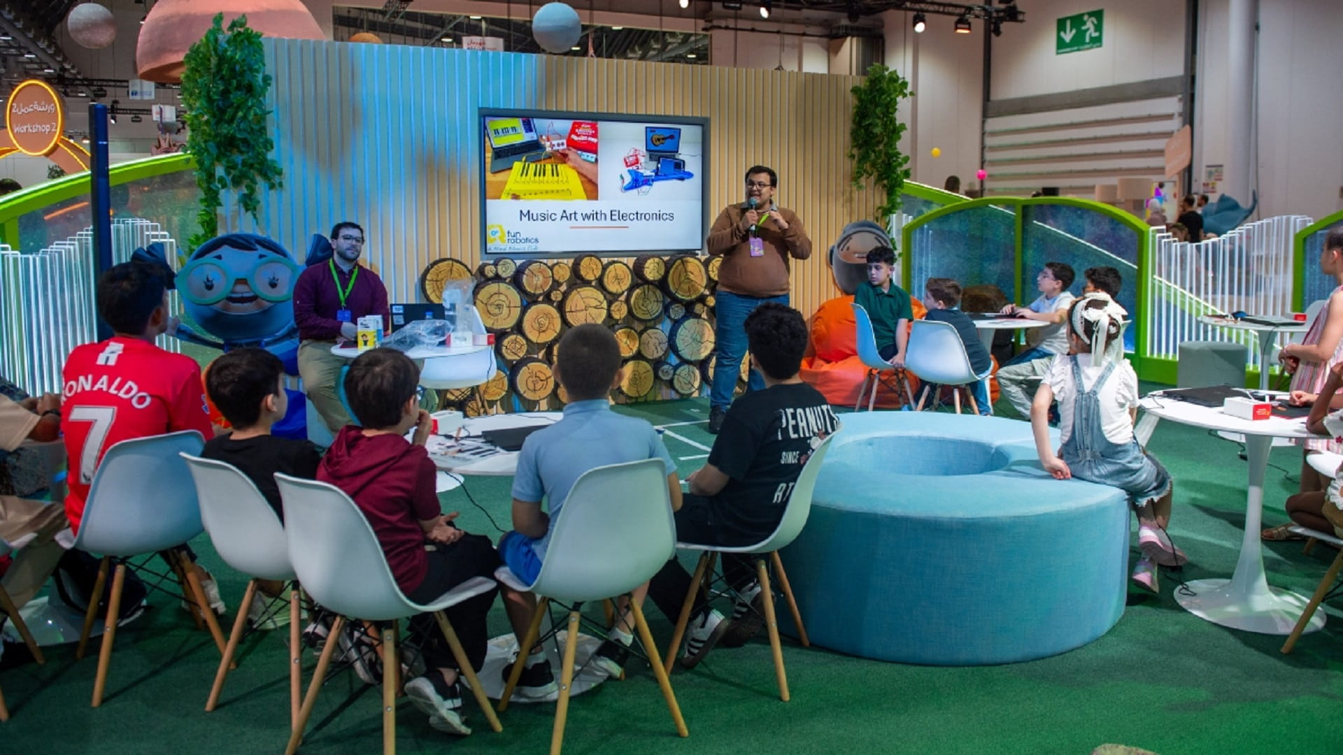 ورشة"صناعة الموسيقى الإلكترونية" تدمج الفن بالتكنولوجيا في الشارقة 