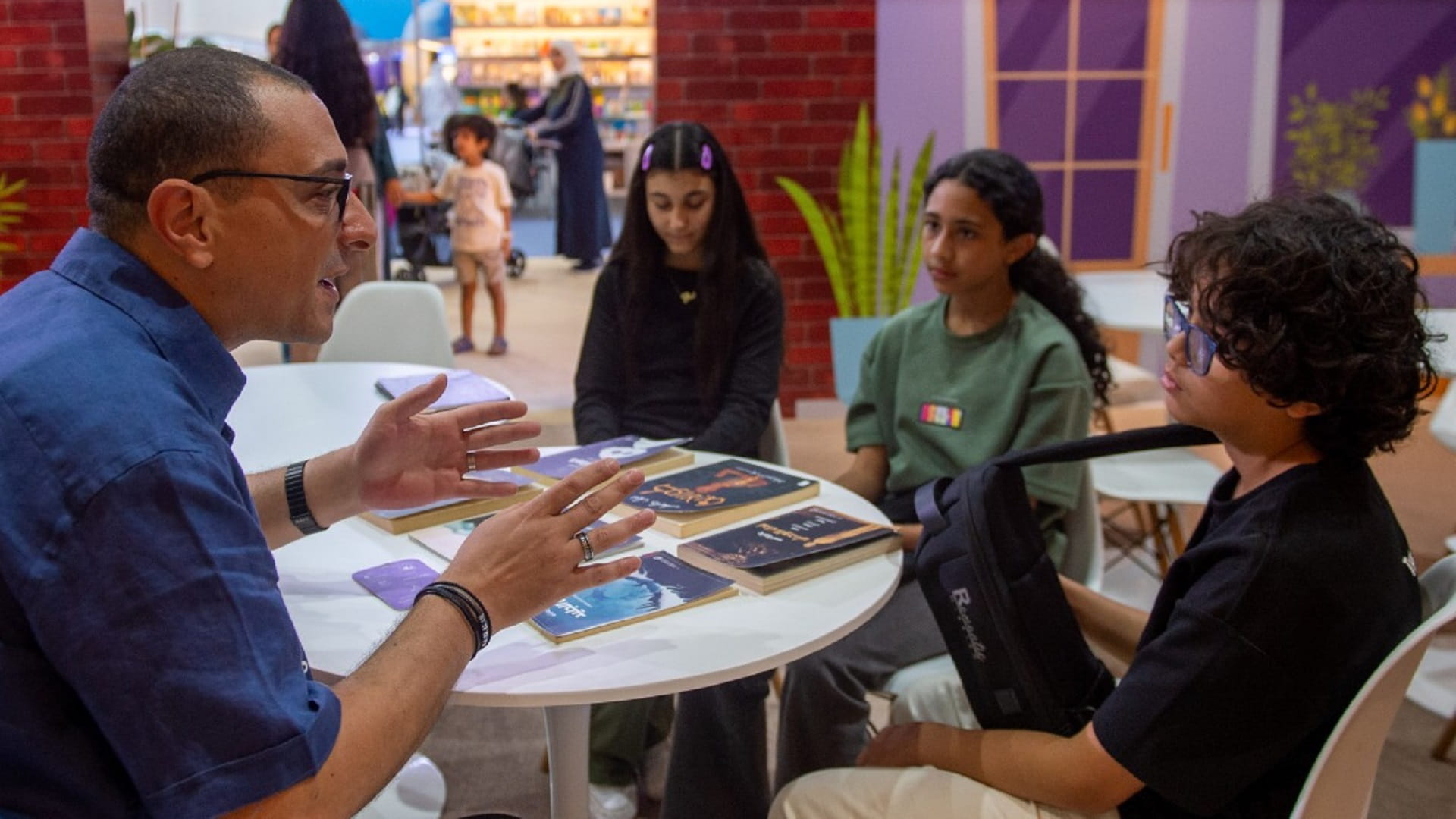 مهرجان الشارقة القرائي للطفل ينظم محاضرة حول عالم الترجمة للأطفال 