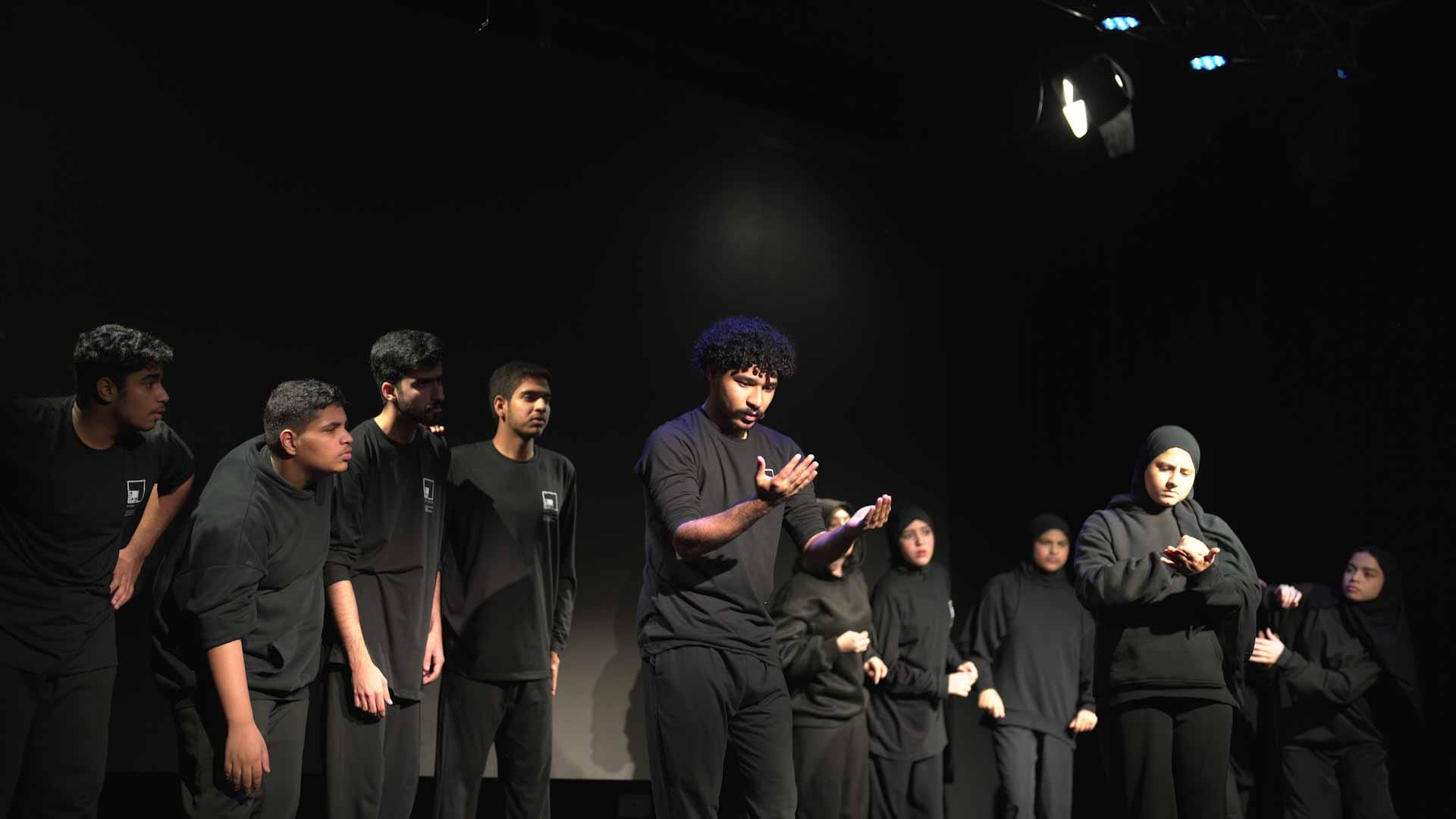 ربع قرن للمسرح وفنون العرض يستعرض مسيرة الإمارات "نحو الخمسين" 