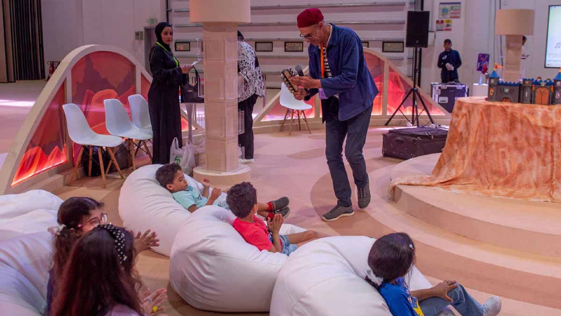 قصة "بدر البدور والمغزل المسحور" تولد من جديد في "الشارقة القرائي" 