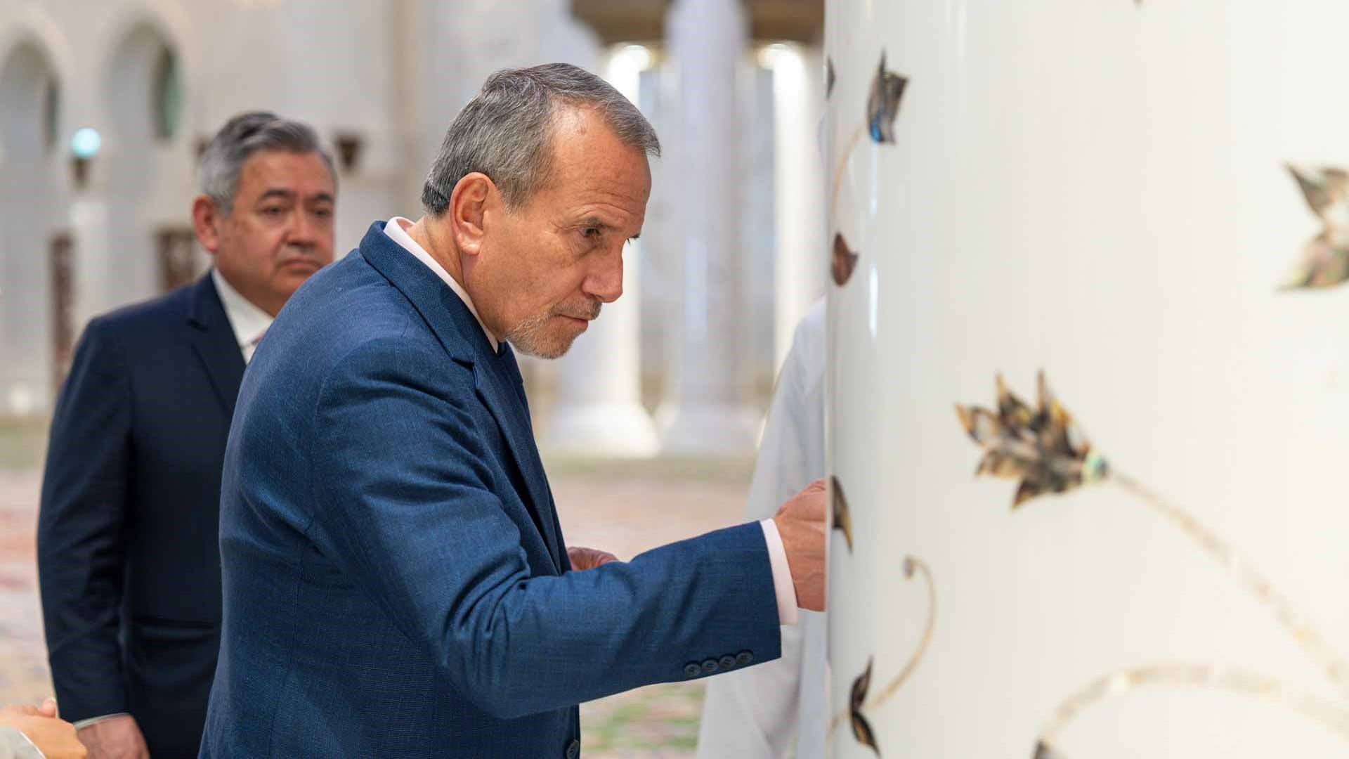 Foreign Minister of Peru visits Sheikh Zayed Grand Mosque in AD 