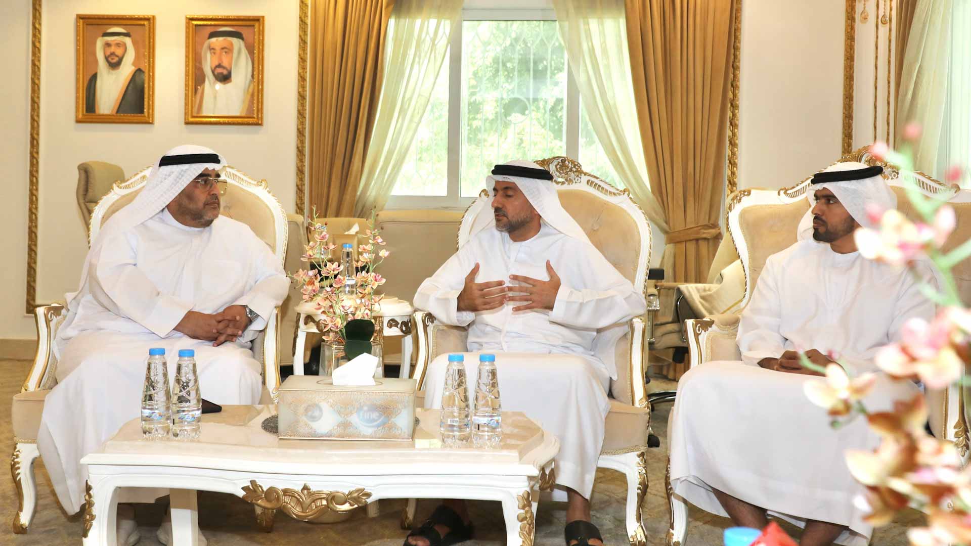 بلدية الحمرية تعقد اجتماعاً مع "أصول" لدعم التنمية المستدامة 