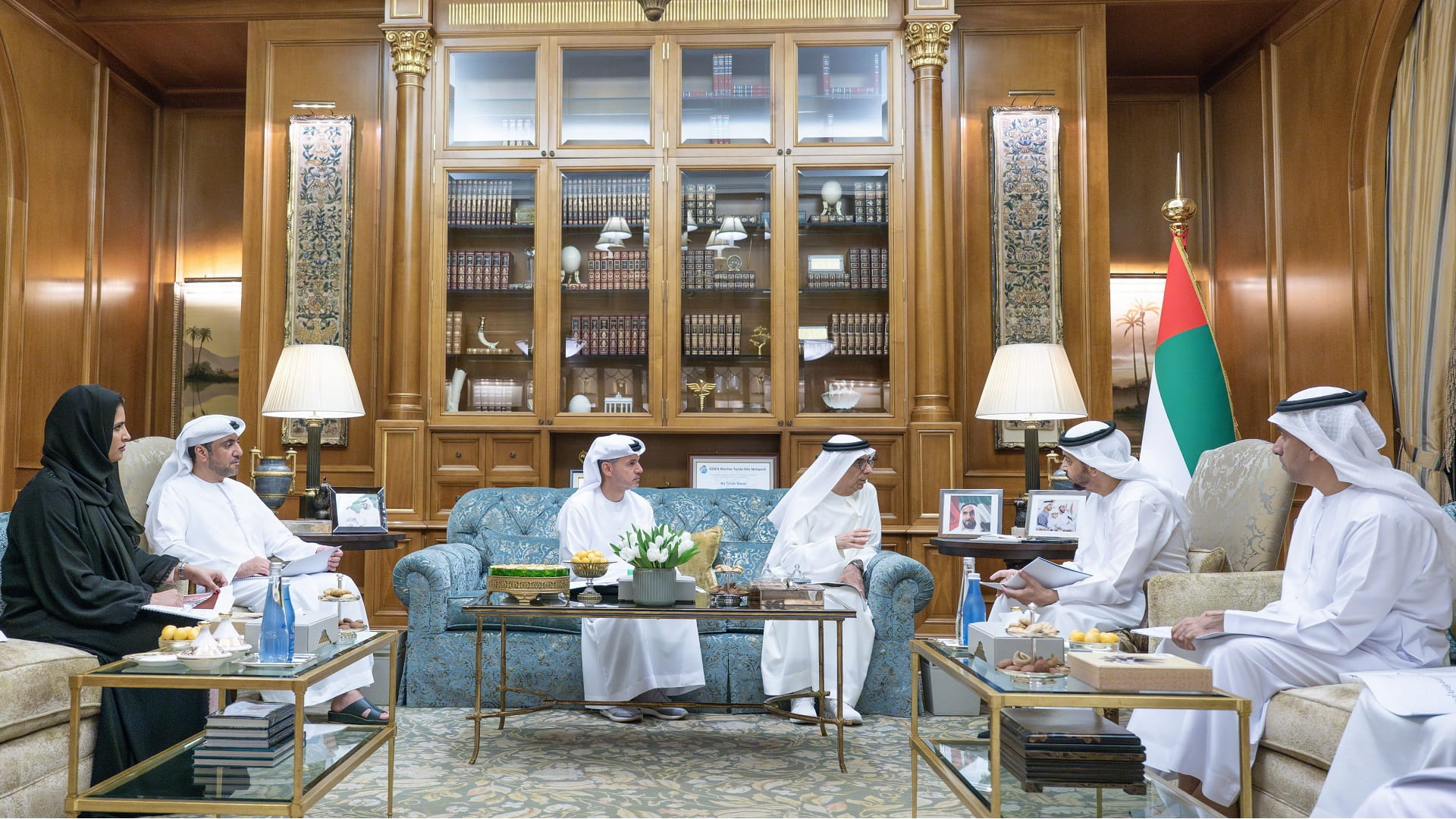 Hamdan bin Zayed meets Awqaf Authority delegation 