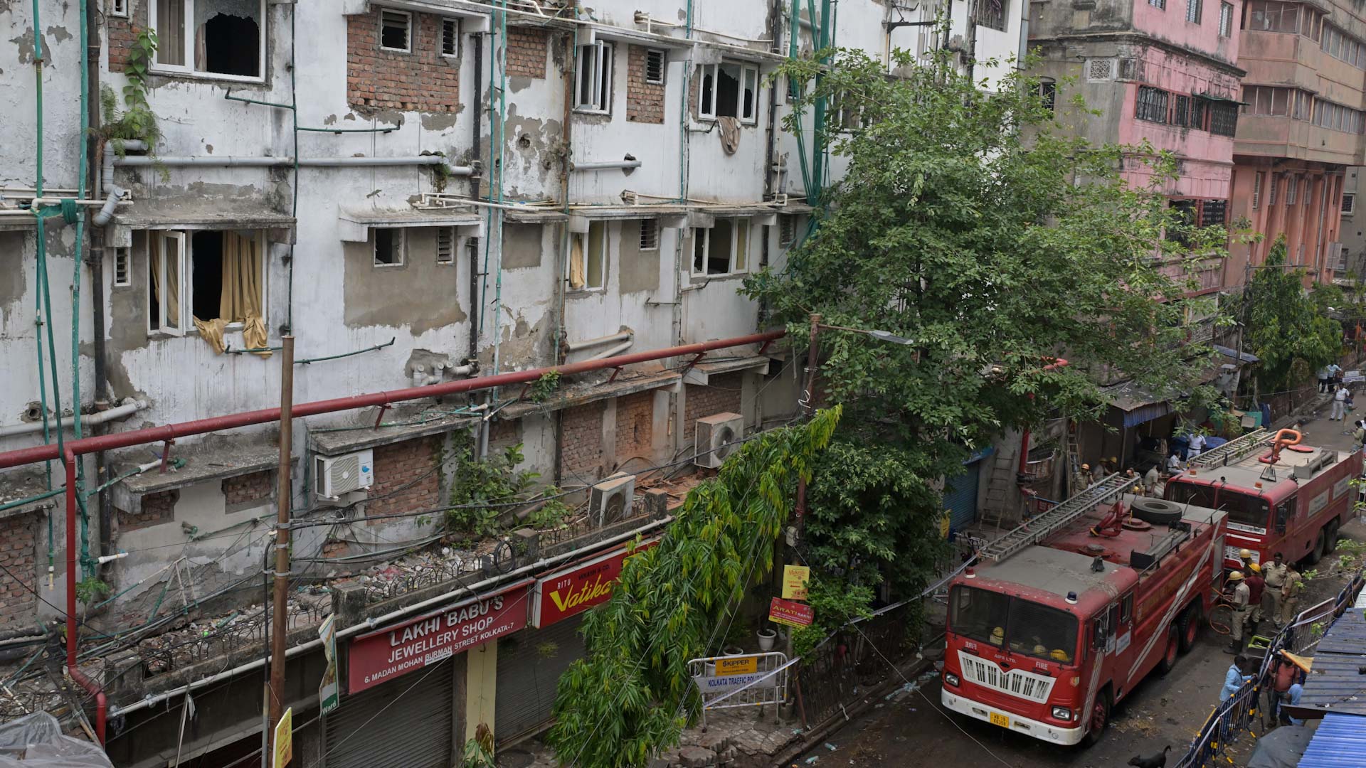 حريق مروع بفندق في كالكوتا الهندية يتسبب في وفاة 15  