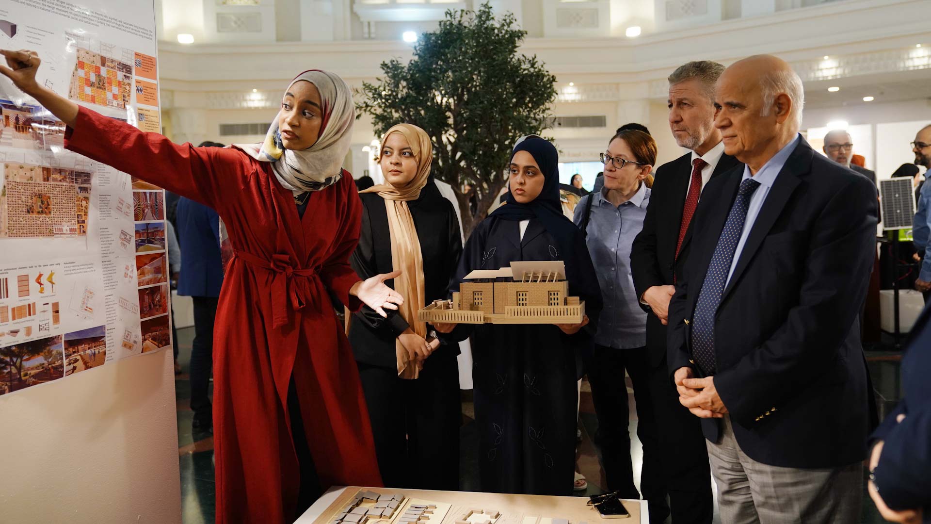 جامعة الشارقة تنظم المعرض السنوي لمشاريع التخرج في التصميم الهندسي 