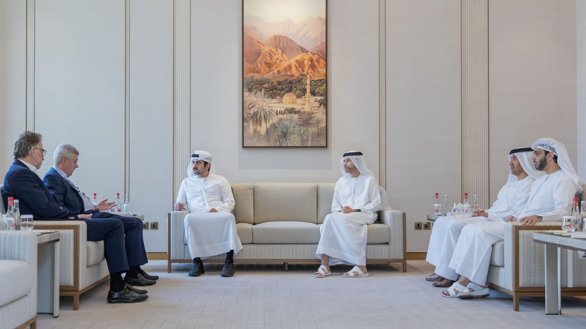 مكتوم بن محمد يستقبل الرئيس التنفيذي لمجموعة (WPP) العالمية 