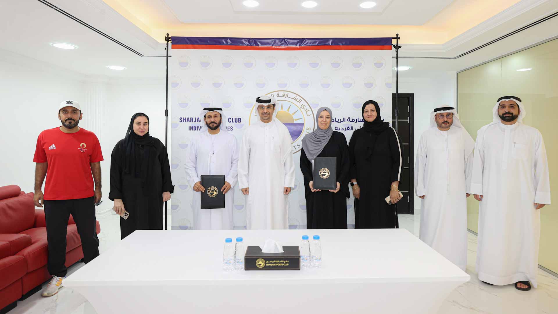 تفاهم بين نادي الشارقة الرياضي ومدرسة الإبداع لنشر الألعاب الفردية