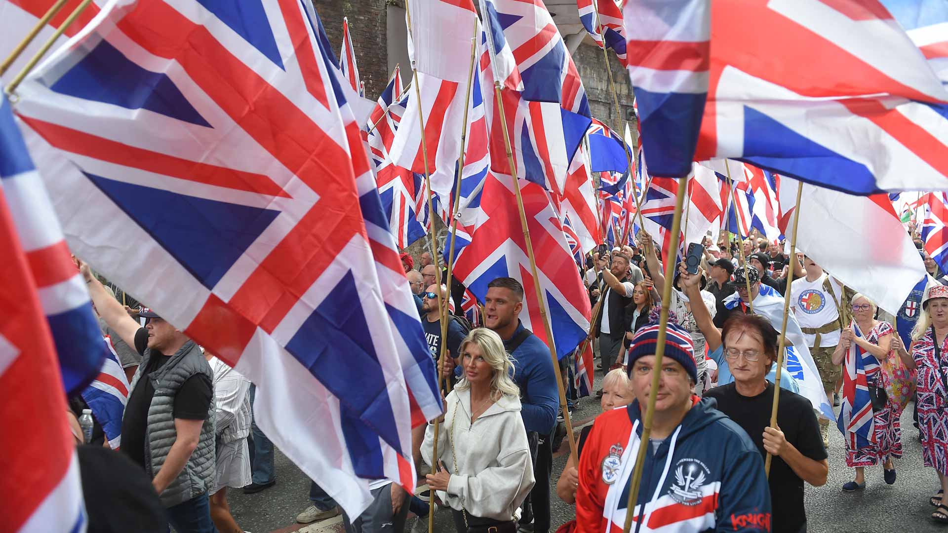 صدامات جديدة خلال احتجاجات مناهضة للهجرة في بريطانيا 