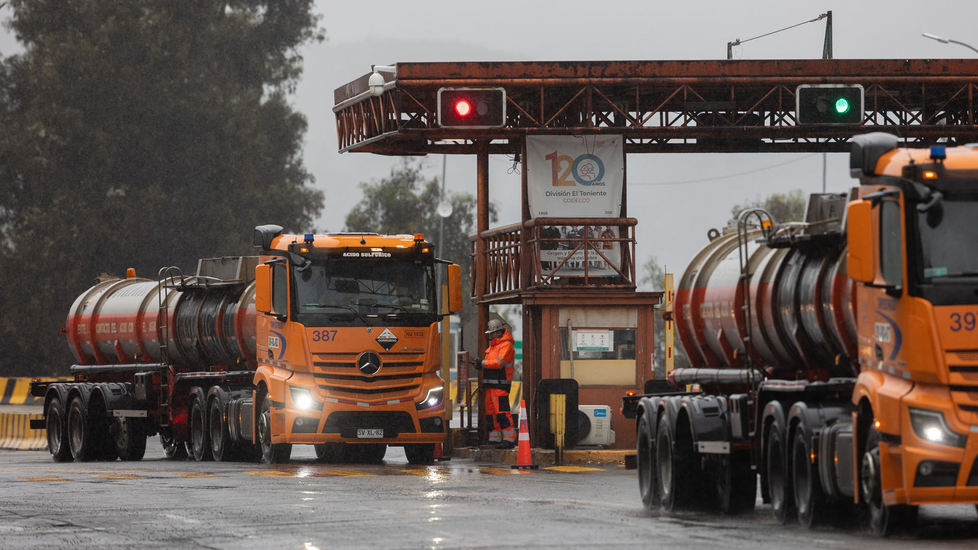 تشيلي تكثّف البحث عن 5 عمال عالقين داخل أكبر منجم للنحاس بالعالم