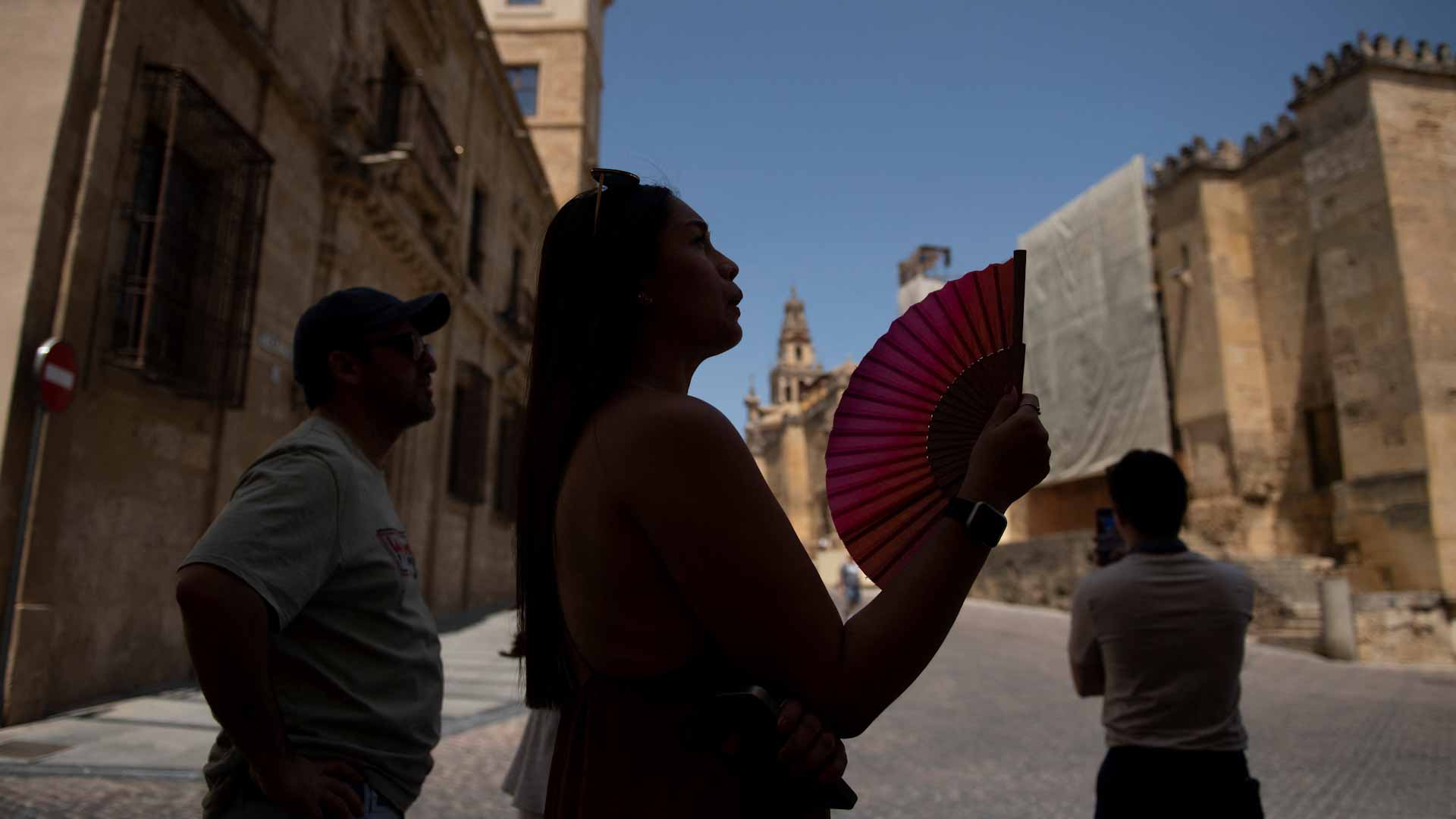 موجة حر تضرب إسبانيا.. تأهب برتقالي ودرجات تلامس 42 مئوية 