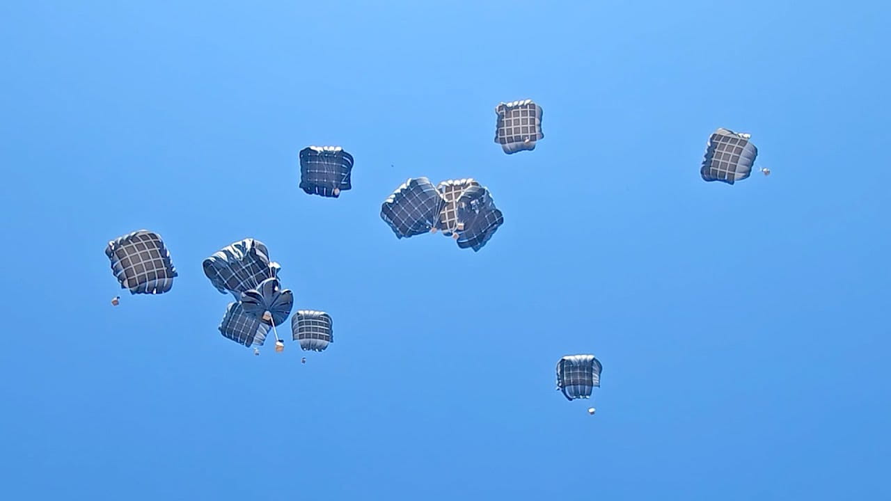 UAE conducts 61st airdrop of aid under 'Birds of Goodness' 