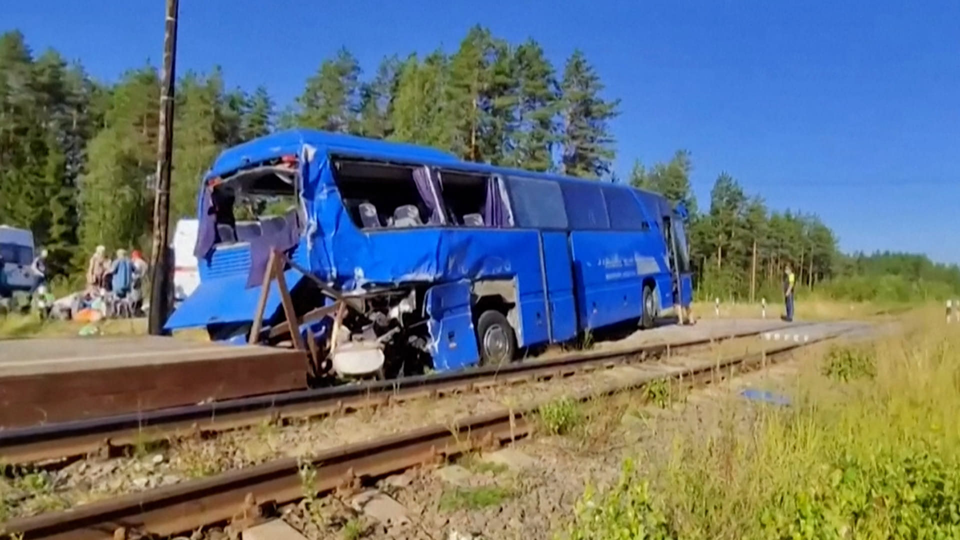 في روسيا.. اصطدام قطار بحافلة يودي بحياة شخص ويصيب 11 بجروح 