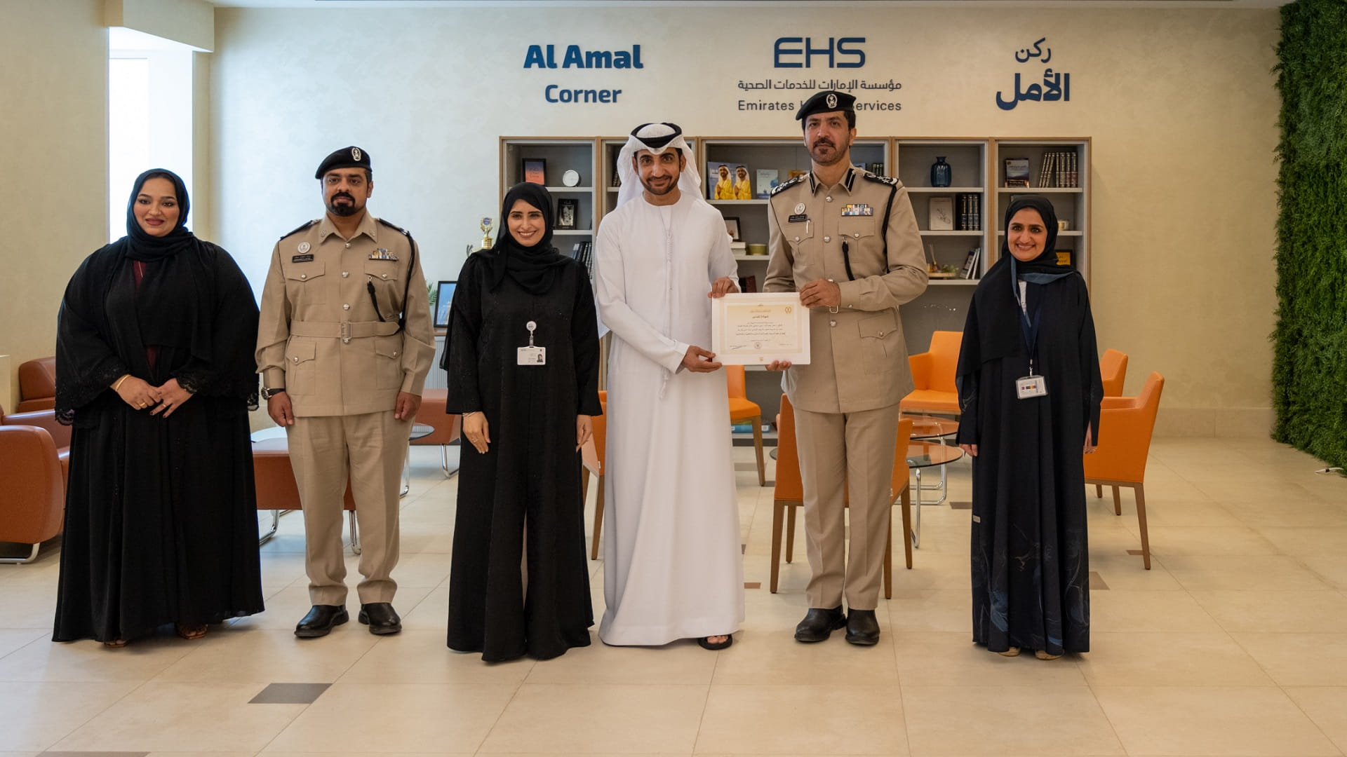 شرطة الشارقة تبحث ومستشفى الأمل تعزيز التعاون في الرعاية النفسية 