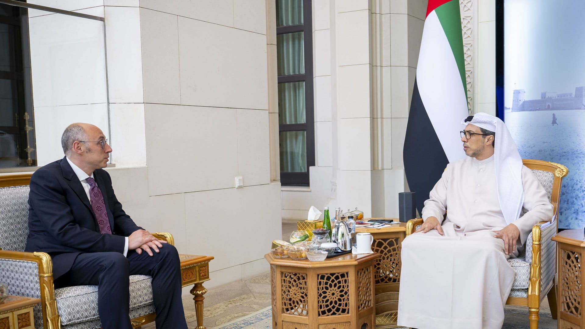 منصور بن زايد يبحث وسفير أوكرانيا تعزيز العلاقات بين البلدين 