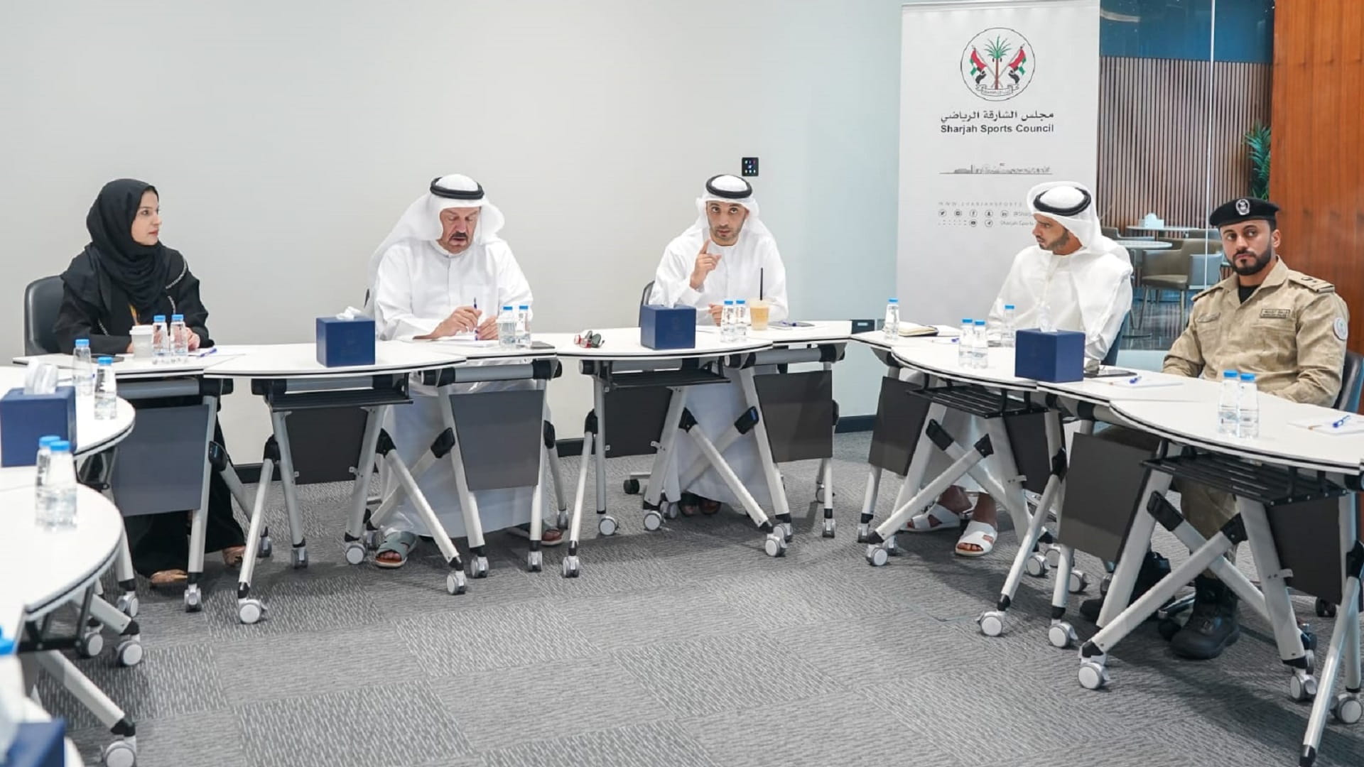 الشارقة تبدأ تحضيراتها لانطلاق كأس العالم للريشة الطائرة بالهواء 