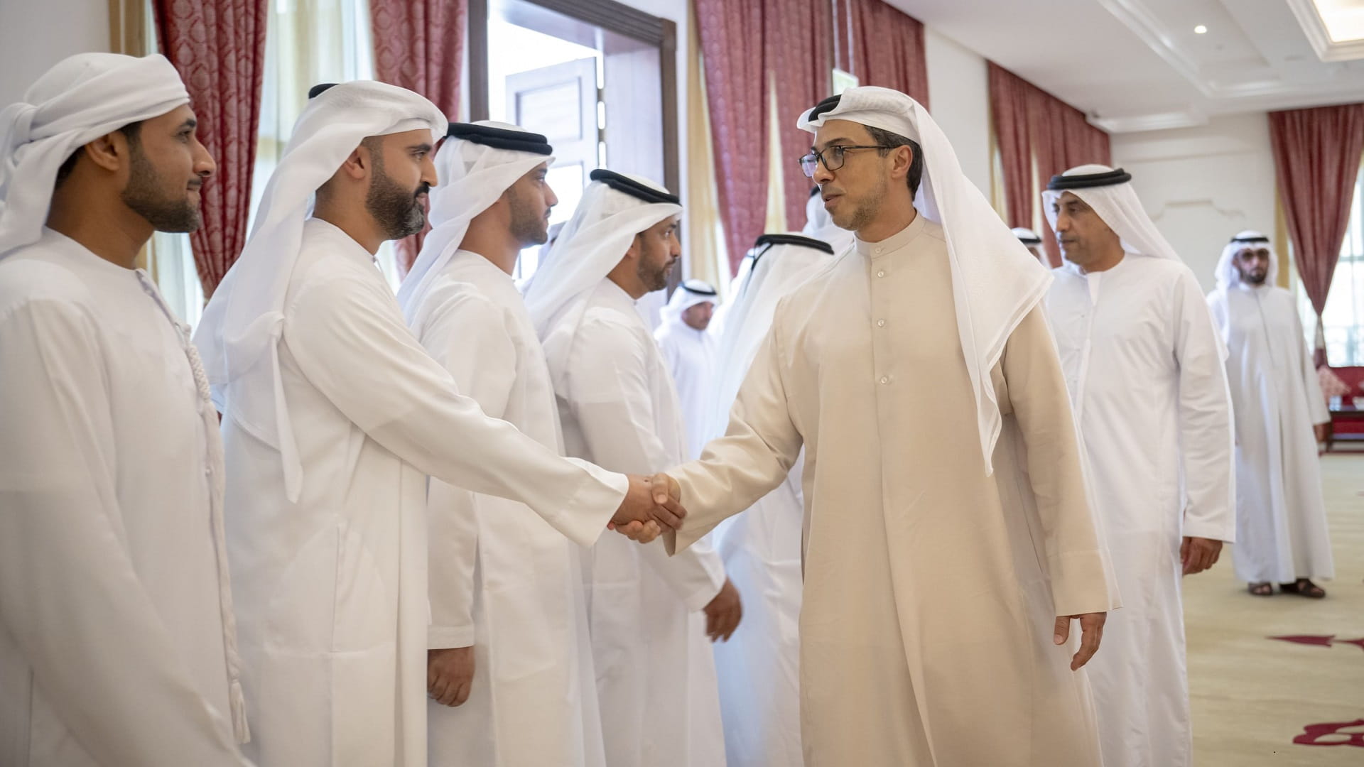 منصور بن زايد يعزي بوفاة حمد بن جابر راشد الهاملي