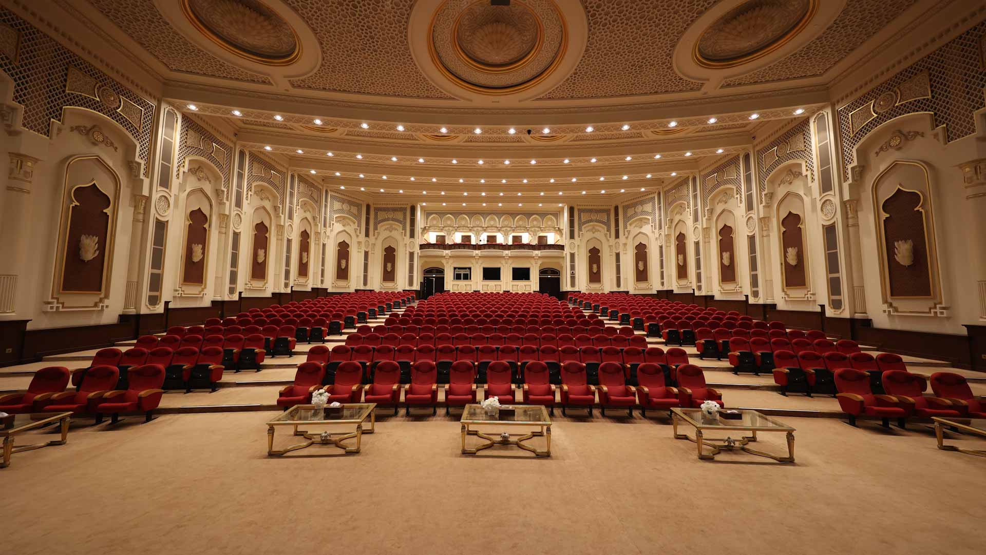 "أشغال الشارقة" تنجز صيانة أجهزة التكييف في المباني الحكومية 